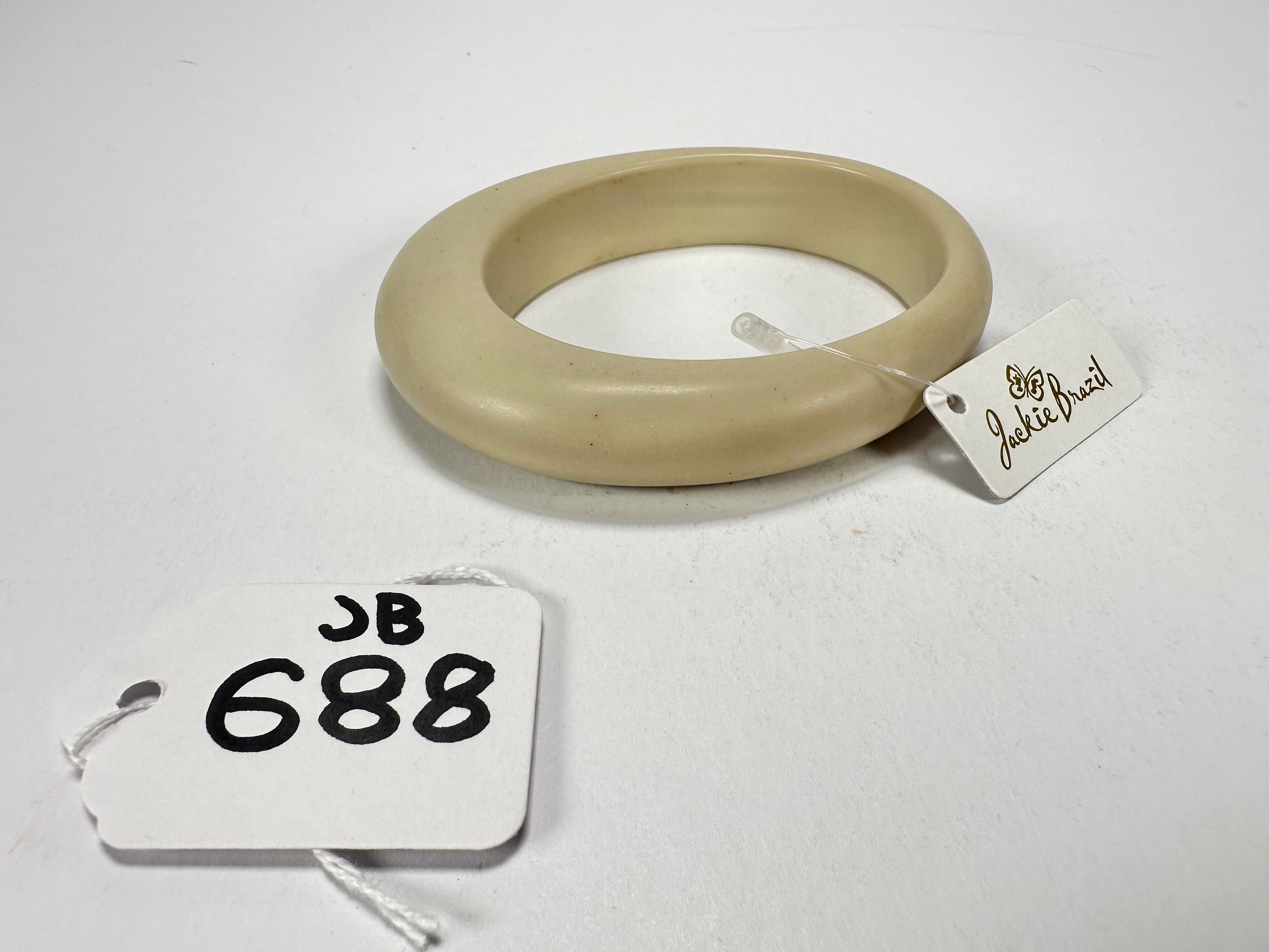 Jackie Brazil "Solid Oval" Natural Beige Matte 1.3cm Resin Bangle ( B0040 )