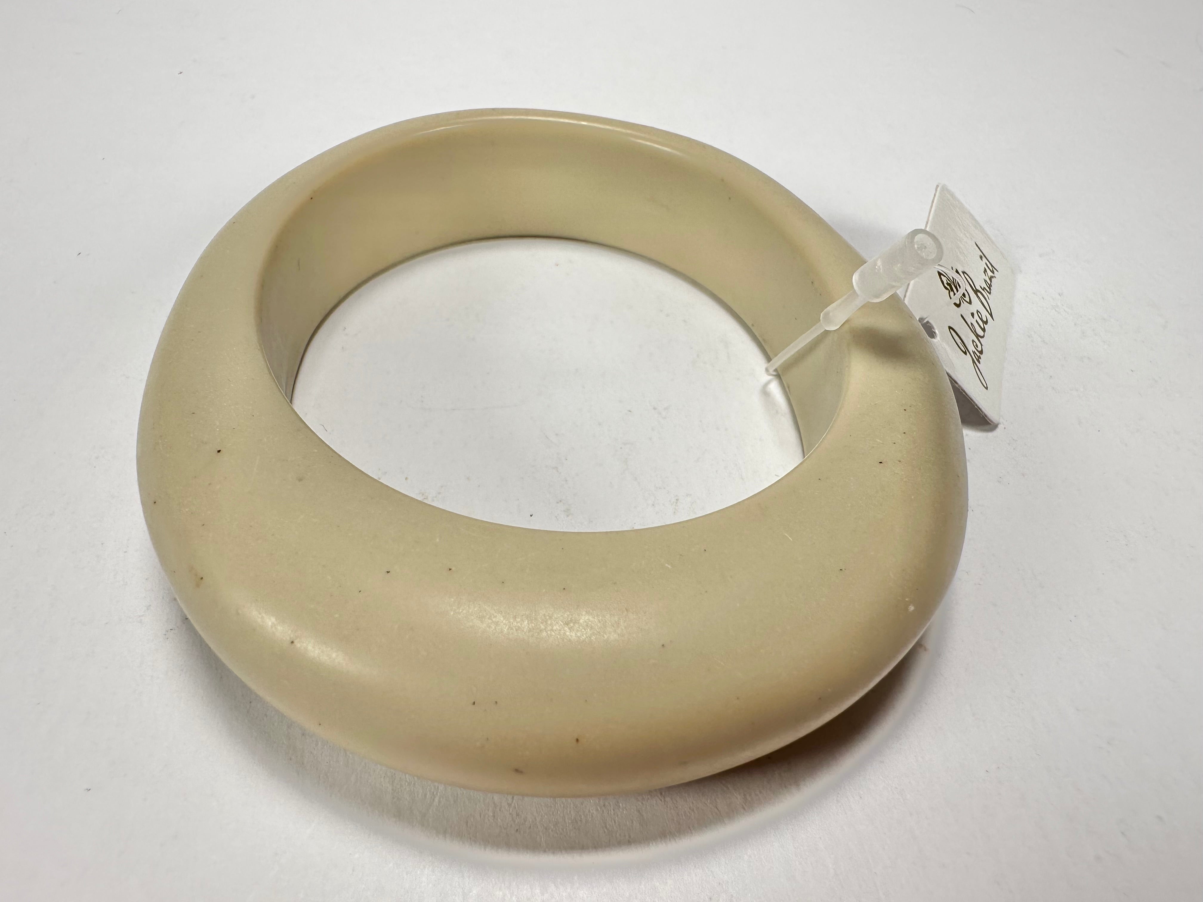 Jackie Brazil "Solid Oval" Natural Beige Matte 1.3cm Resin Bangle ( B0040 )