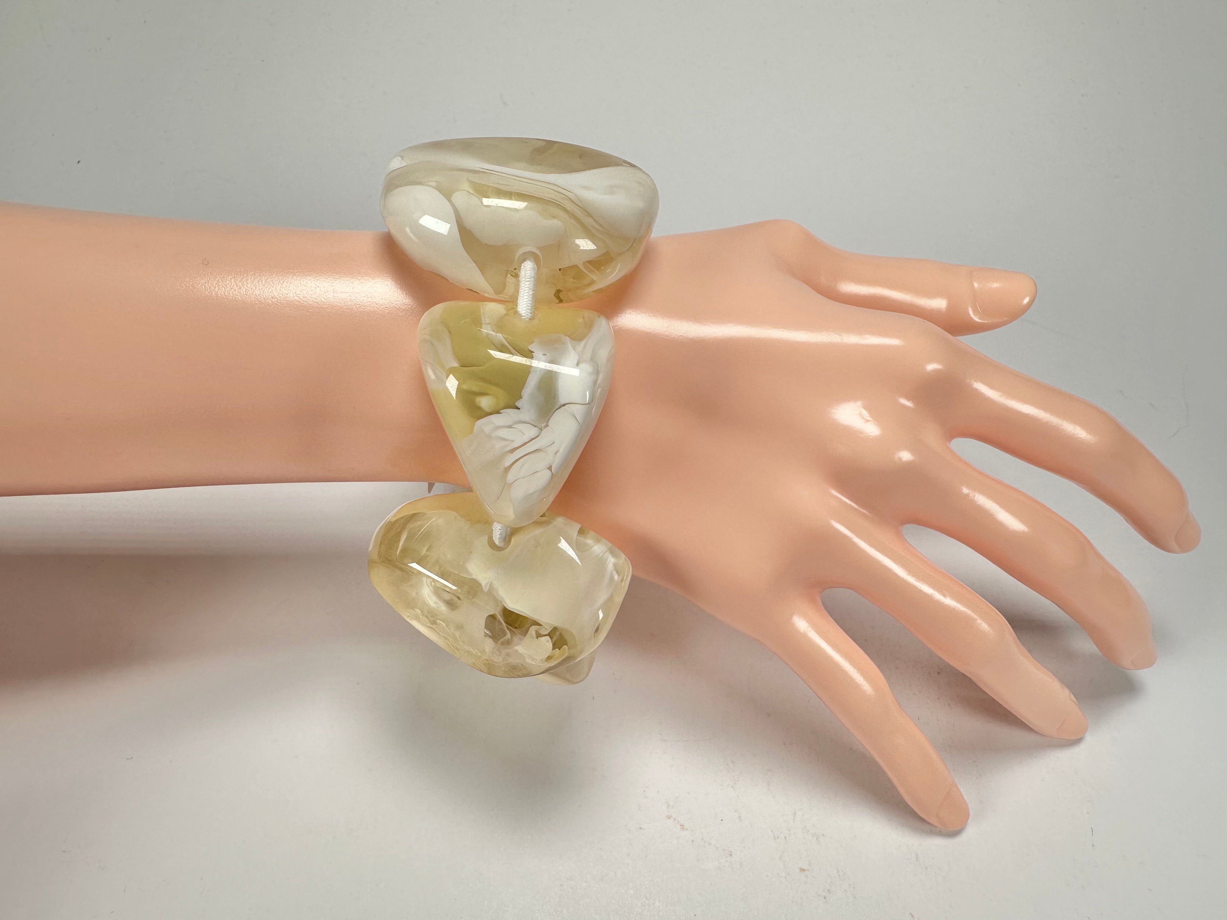 Jackie Brazil "Vesubio" Large Cusco Stones Cream Marble Elasticated Bracelet ( B1613 )