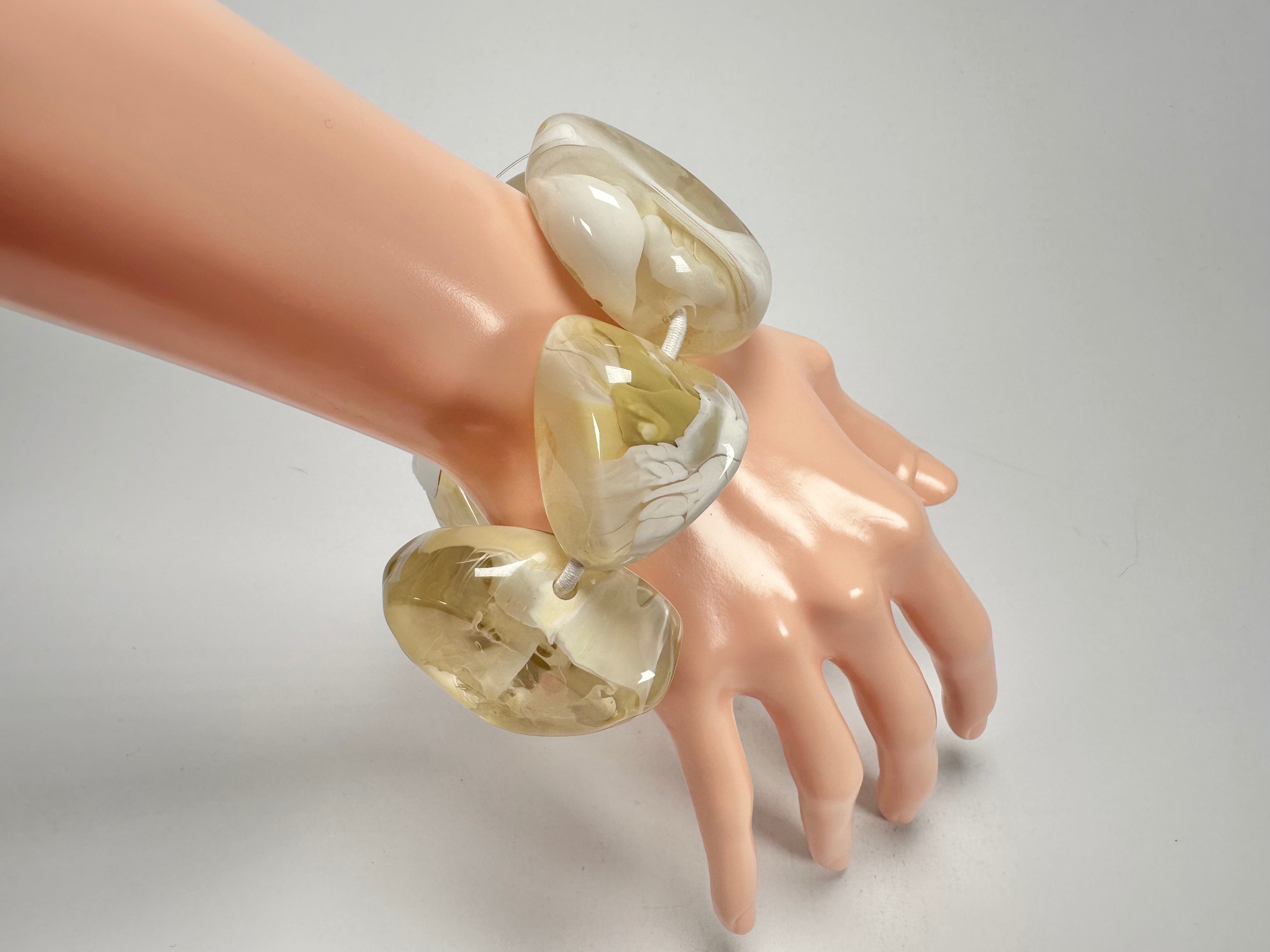 Jackie Brazil "Vesubio" Large Cusco Stones Cream Marble Elasticated Bracelet ( B1613 )