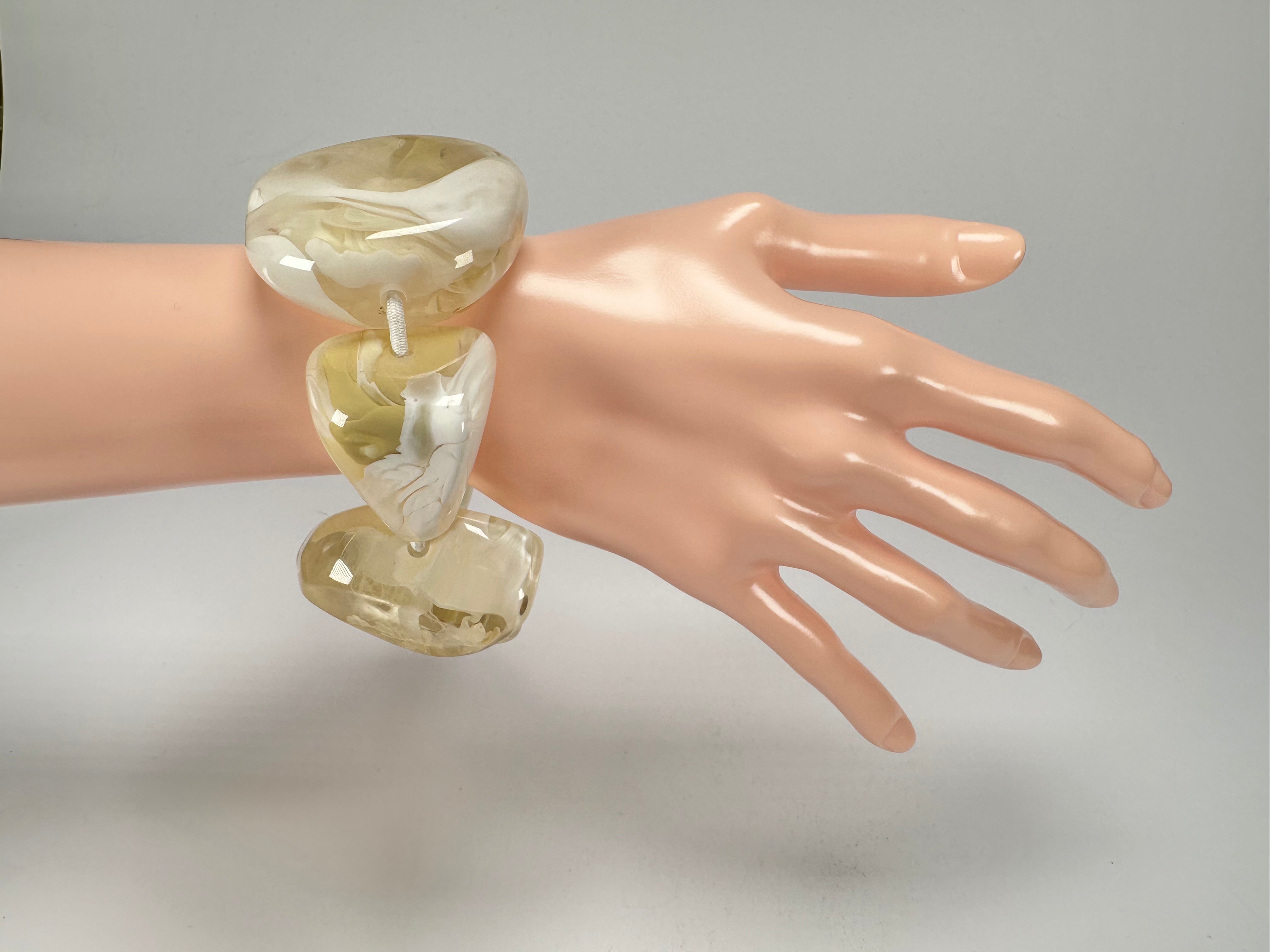 Jackie Brazil "Vesubio" Large Cusco Stones Cream Marble Elasticated Bracelet ( B1613 )