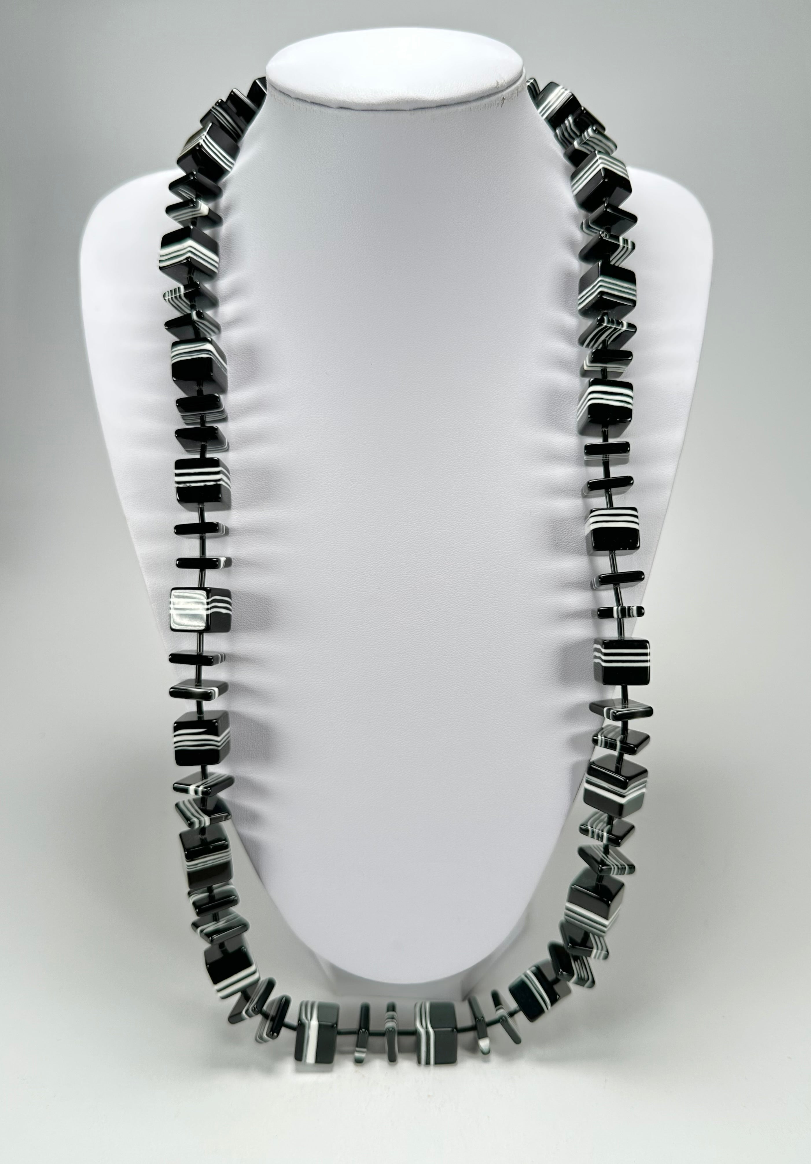 Jackie Brazil "Bar Code" Black & White Liquorice Squares 110cm Resin Necklace ( N2200 )