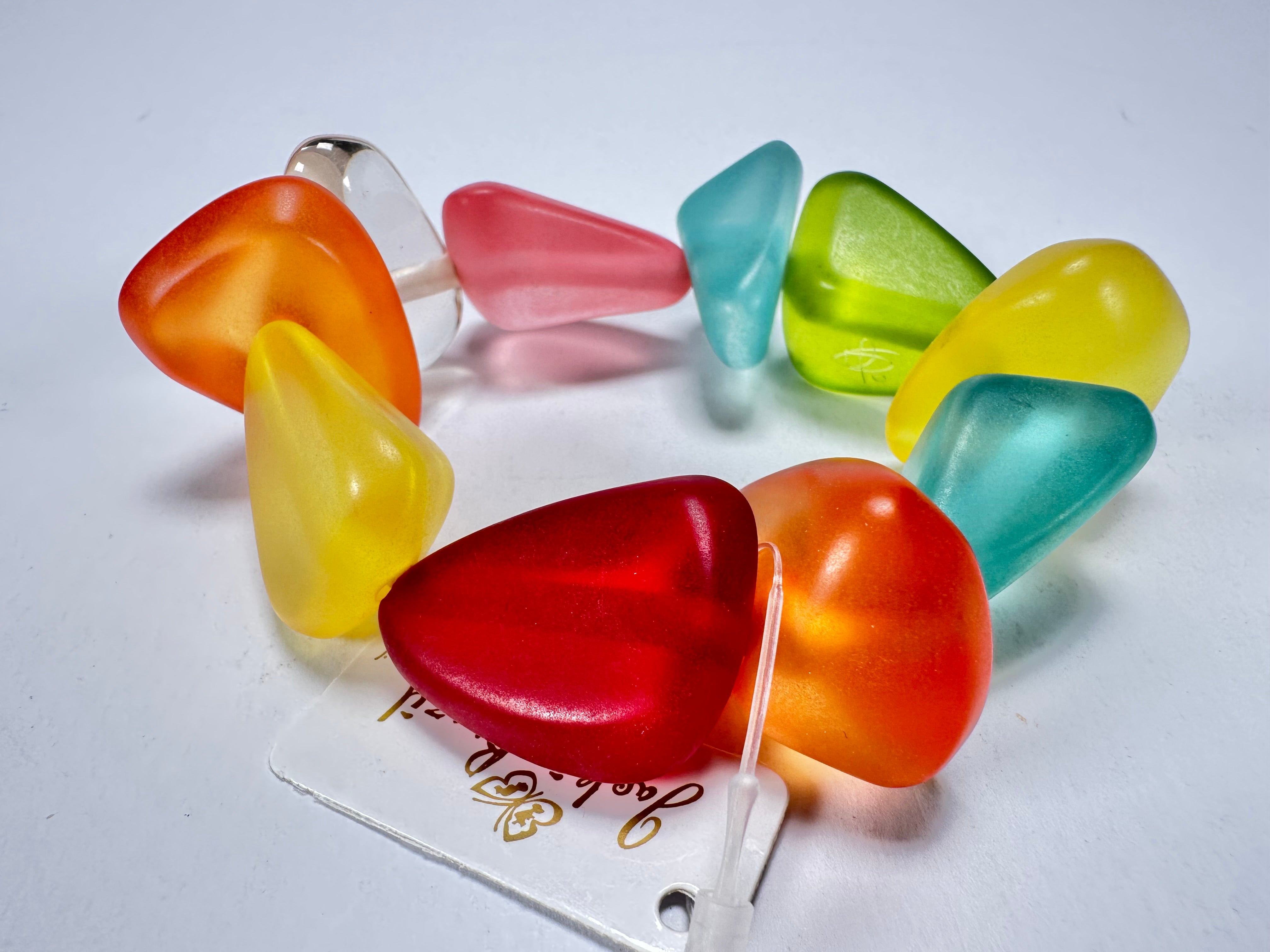 Jackie Brazil "Diamonds" Transparent Summer Frost Flintstone Bone Bracelet ( B0211 )