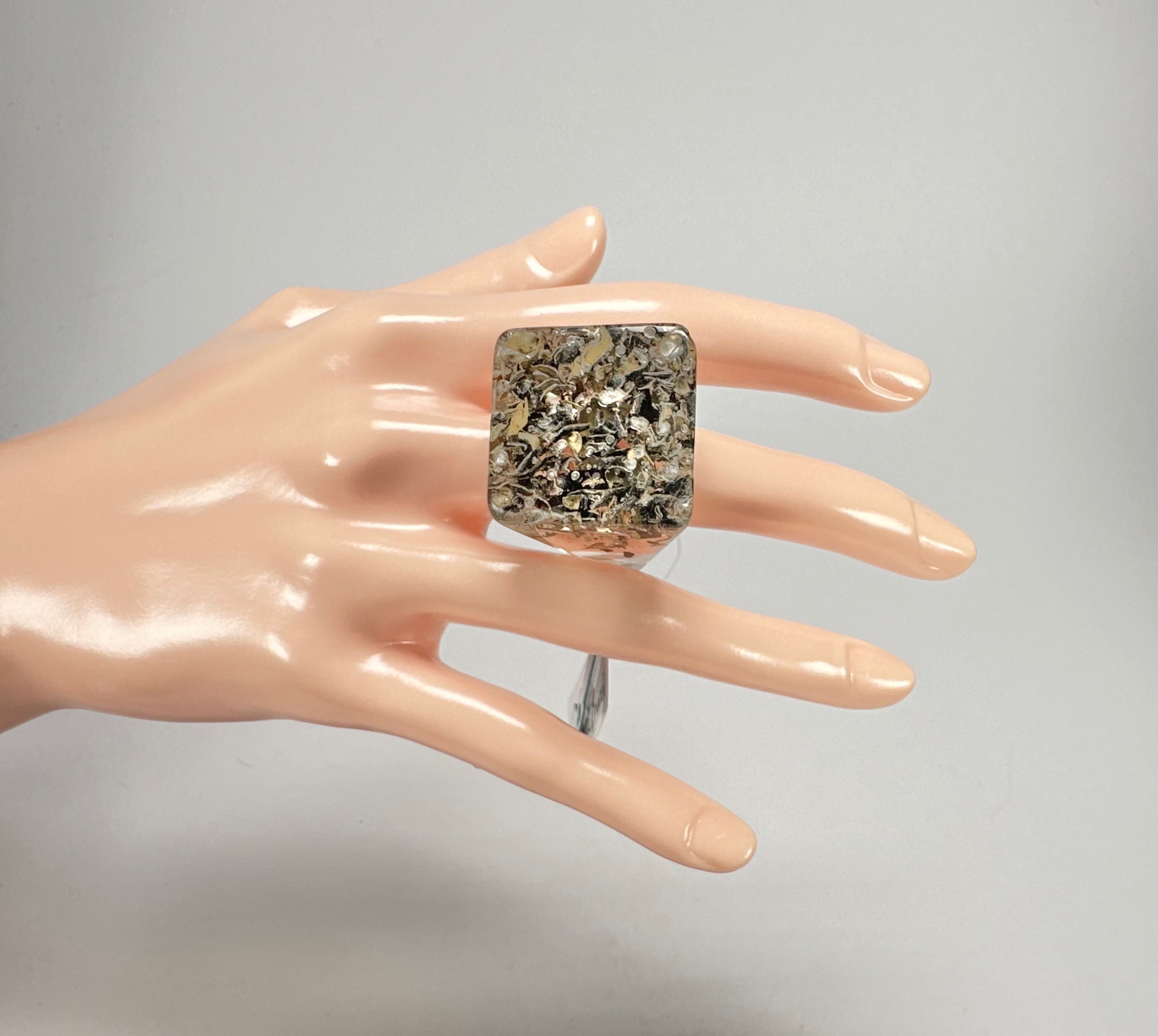 Jackie Brazil "Seaweed" Large Square Resin Ring ( R1715 ) Size UK P / USA 8