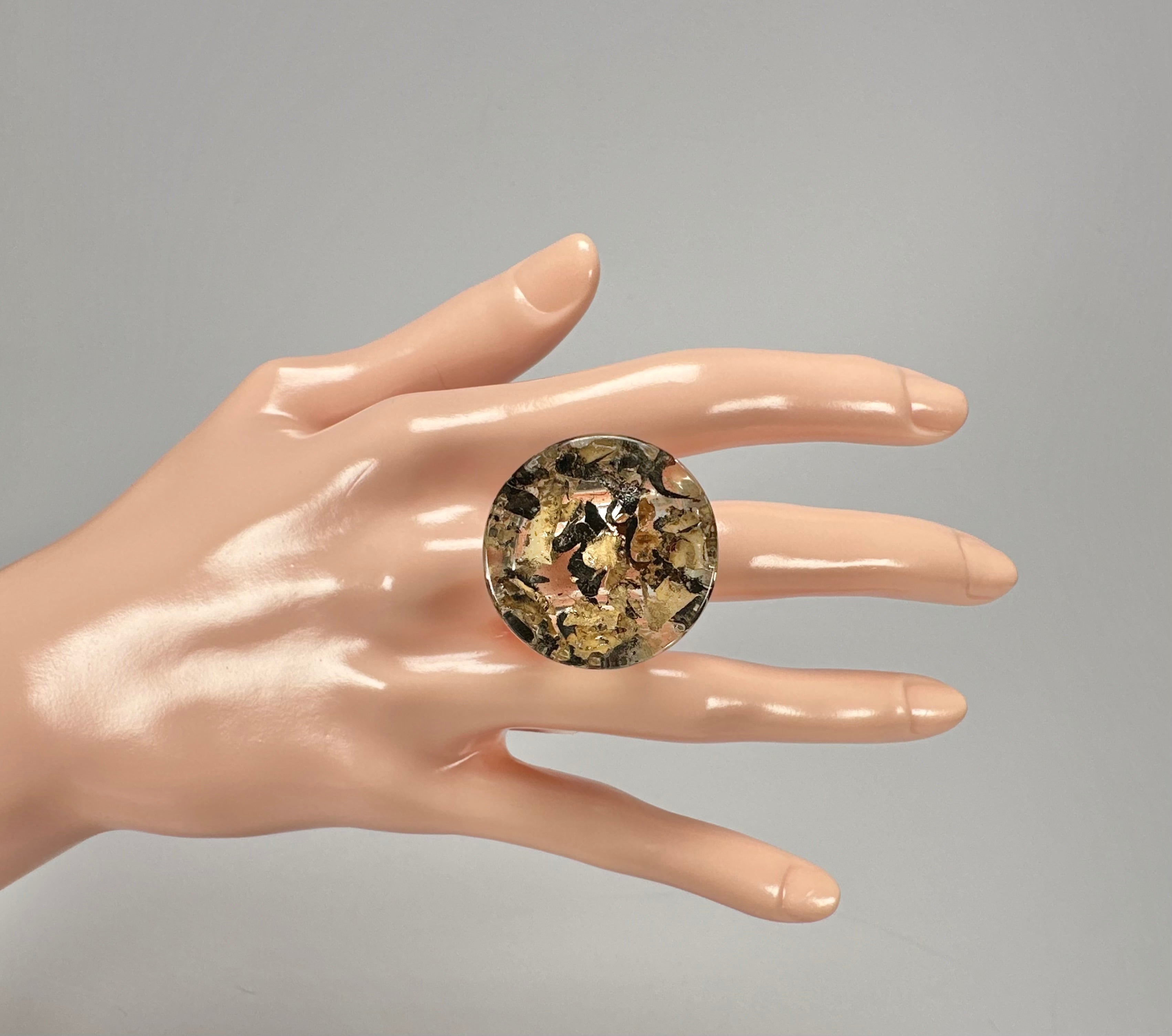 Jackie Brazil "Stomp" Large Round Seaweed Resin Ring ( R0360 ) Size UK Q / US 8