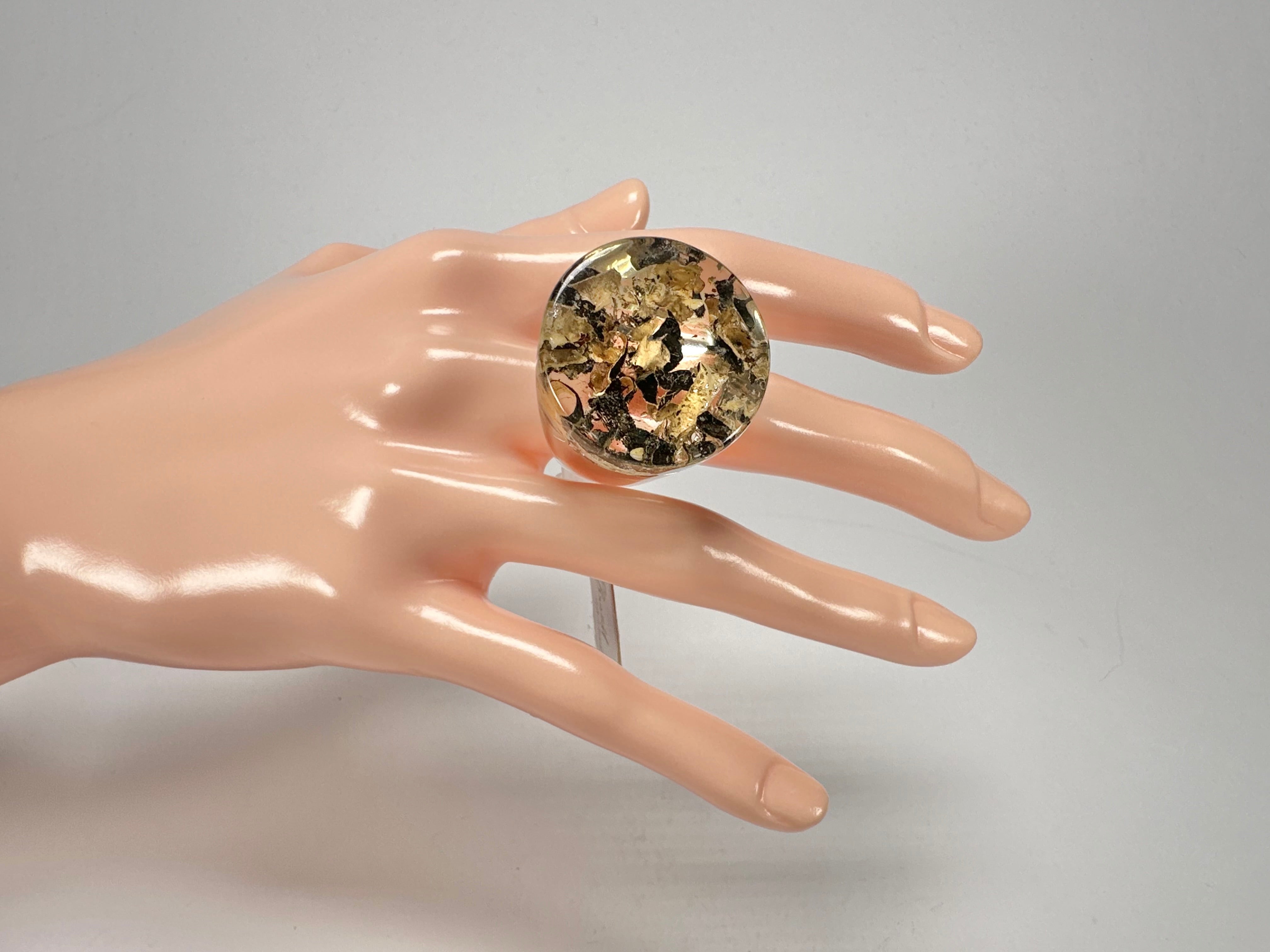 Jackie Brazil "Stomp" Large Round Seaweed Resin Ring ( R0360 ) Size UK Q / US 8