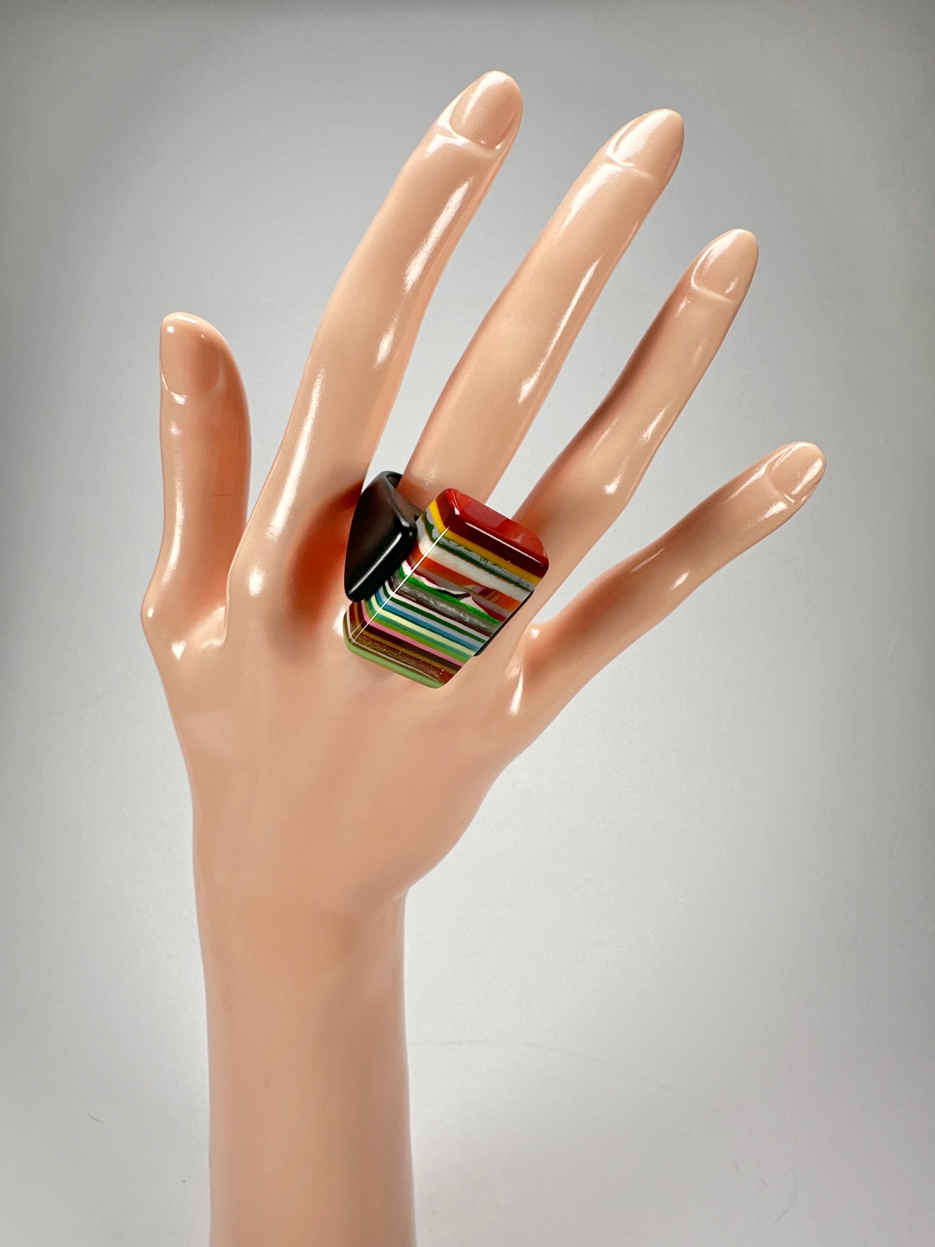 Jackie Brazil "Toppa" Liquorice Spring Mix Resin Ring ( R0152 ) UK Q / USA 8