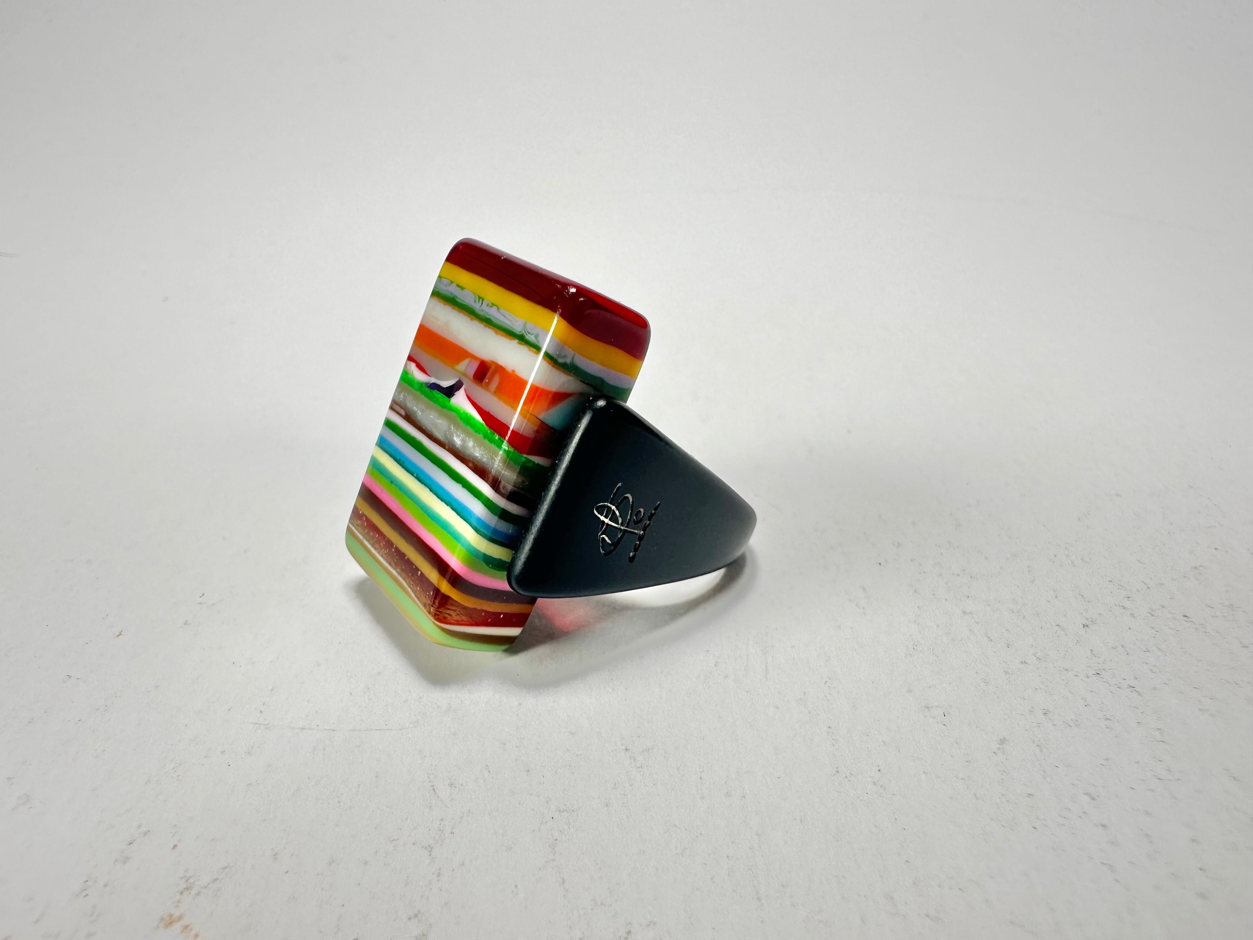 Jackie Brazil "Toppa" Liquorice Spring Mix Resin Ring ( R0152 ) UK Q / USA 8