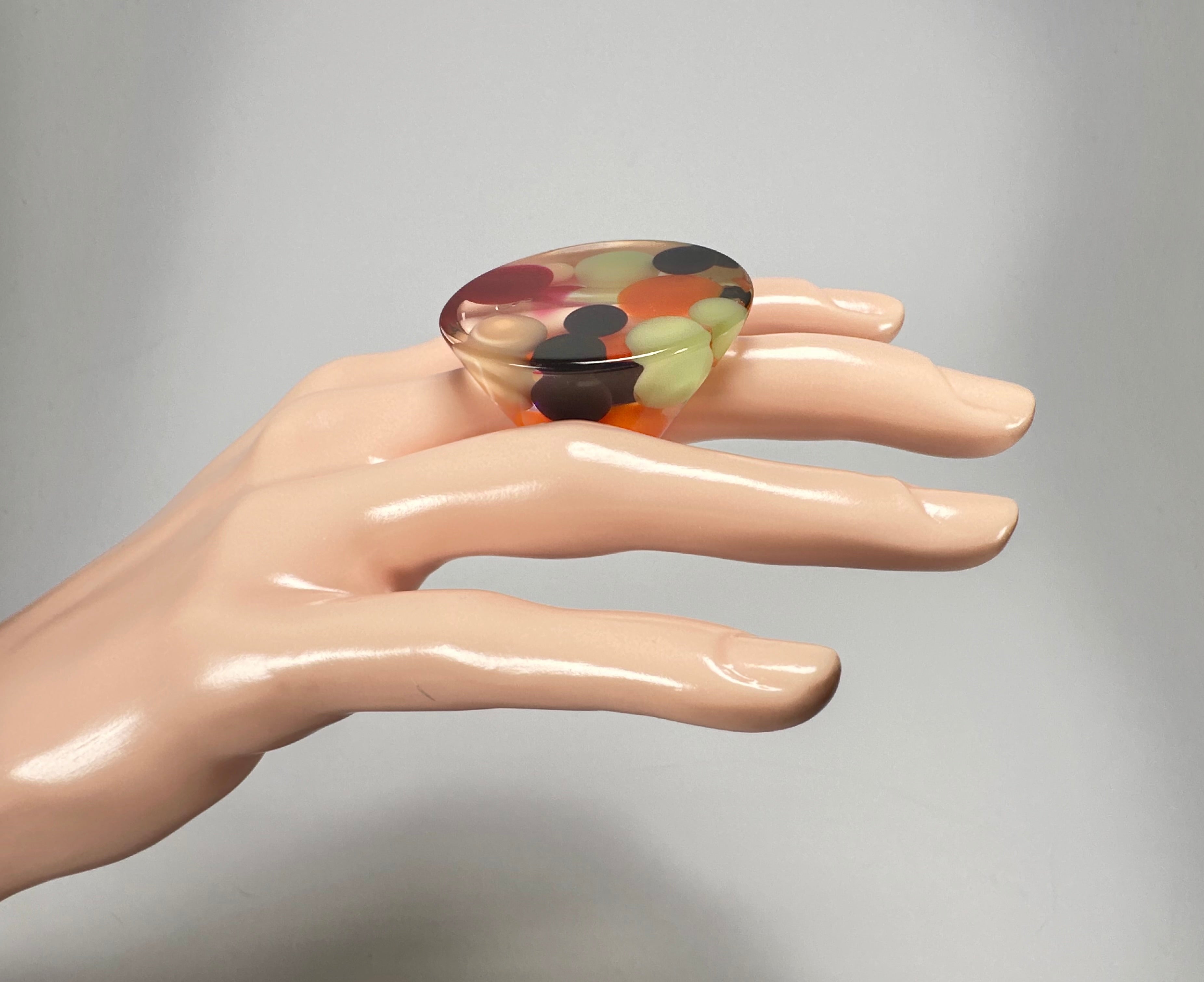 Jackie Brazil "Acrobatic" Flat Round Petite Green Balls Spots Resin Ring ( R2536 ) Size UK P / US 7.5