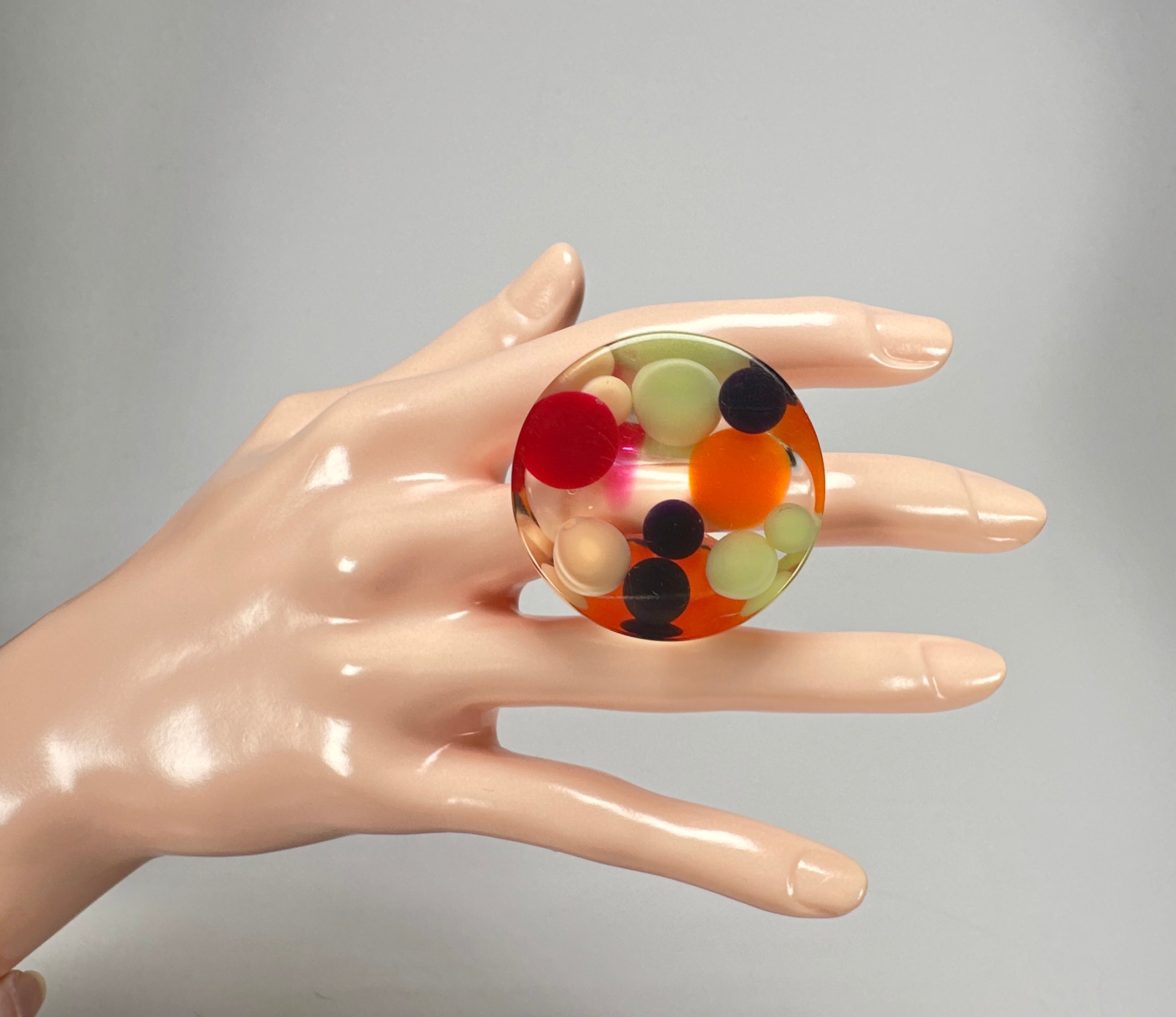 Jackie Brazil "Acrobatic" Flat Round Petite Green Balls Spots Resin Ring ( R2536 ) Size UK P / US 7.5
