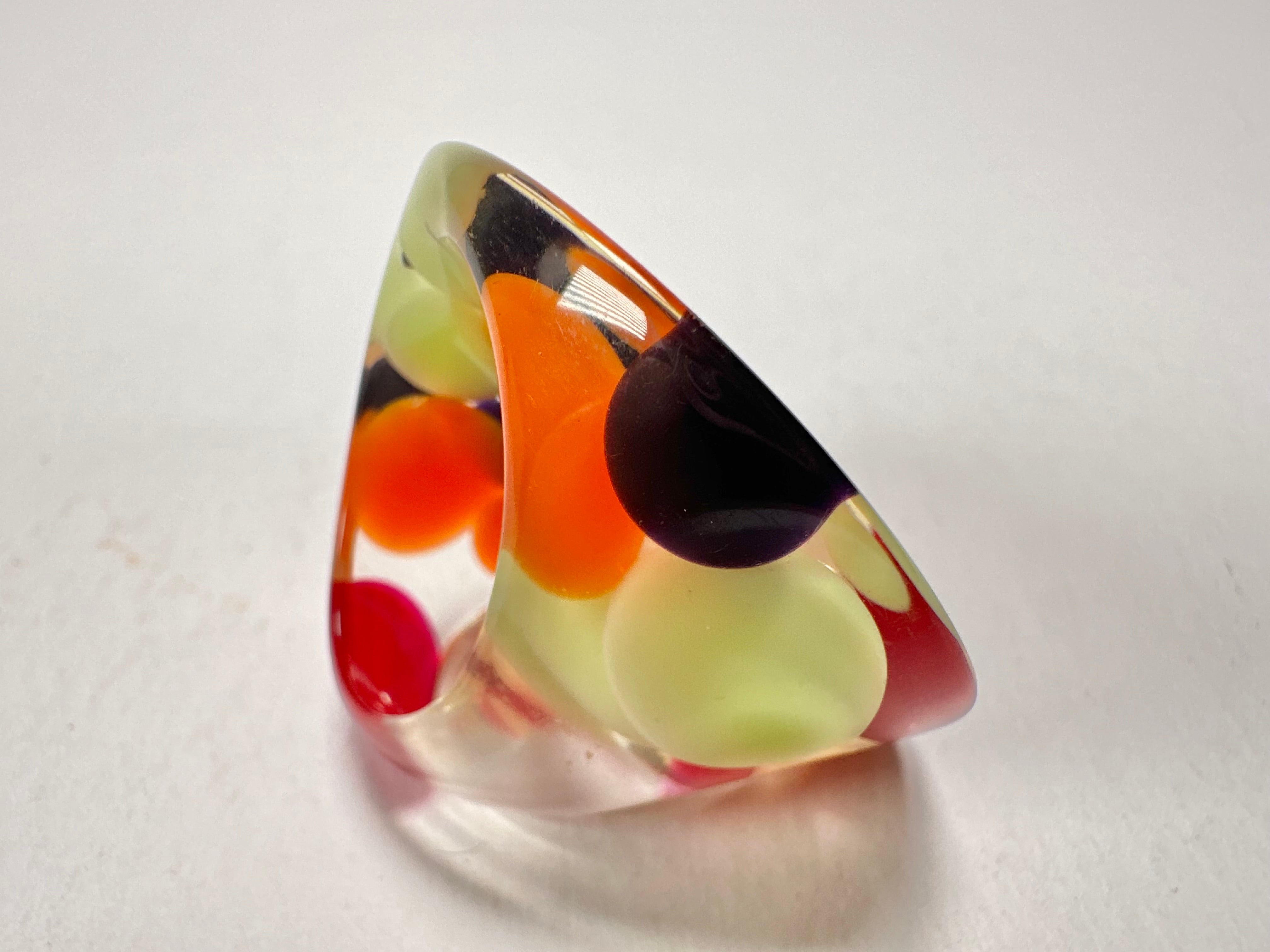 Jackie Brazil "Acrobatic" Flat Round Petite Green Balls Spots Resin Ring ( R2536 ) Size UK P / US 7.5