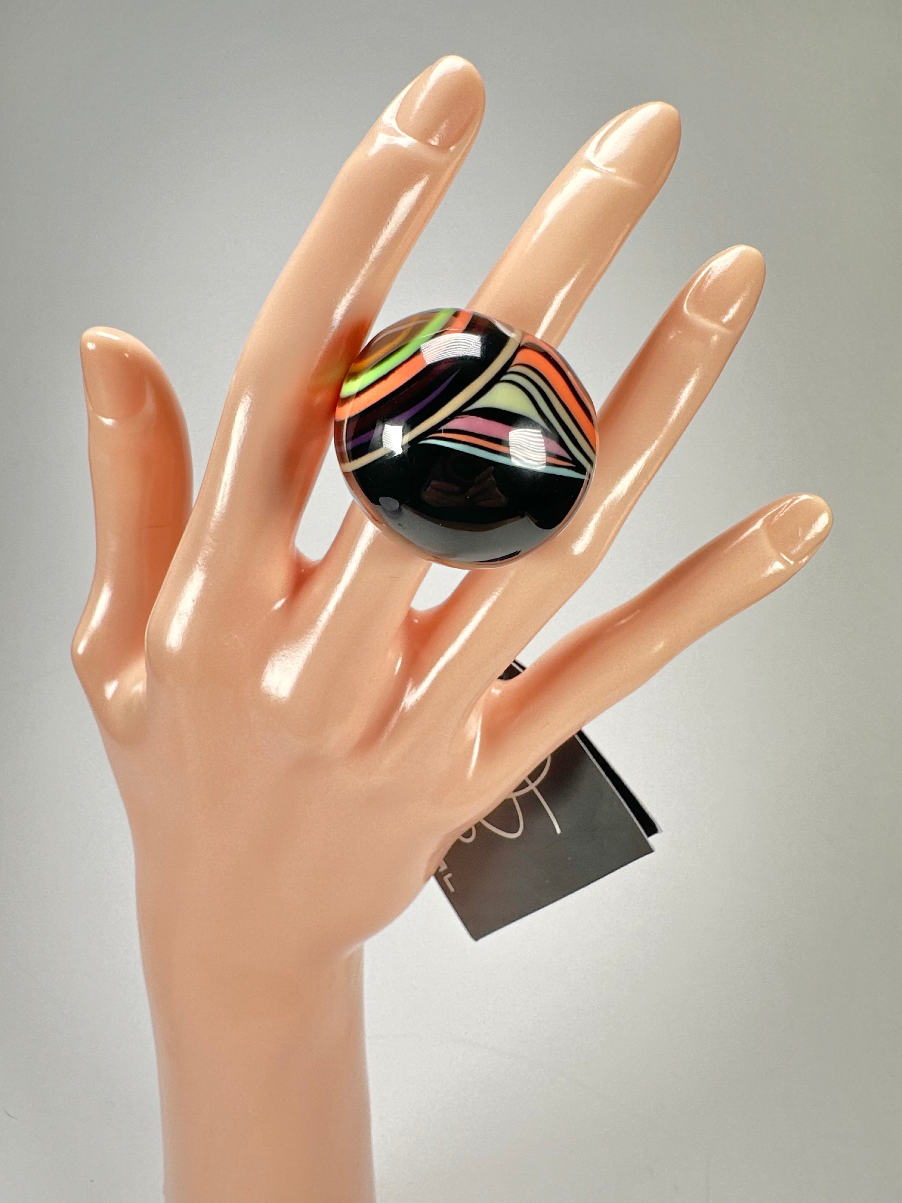 Jackie Brazil "Berlin" Swirls Black Large Round Resin Ring ( R3195 ) Size UK P / USA 7.5