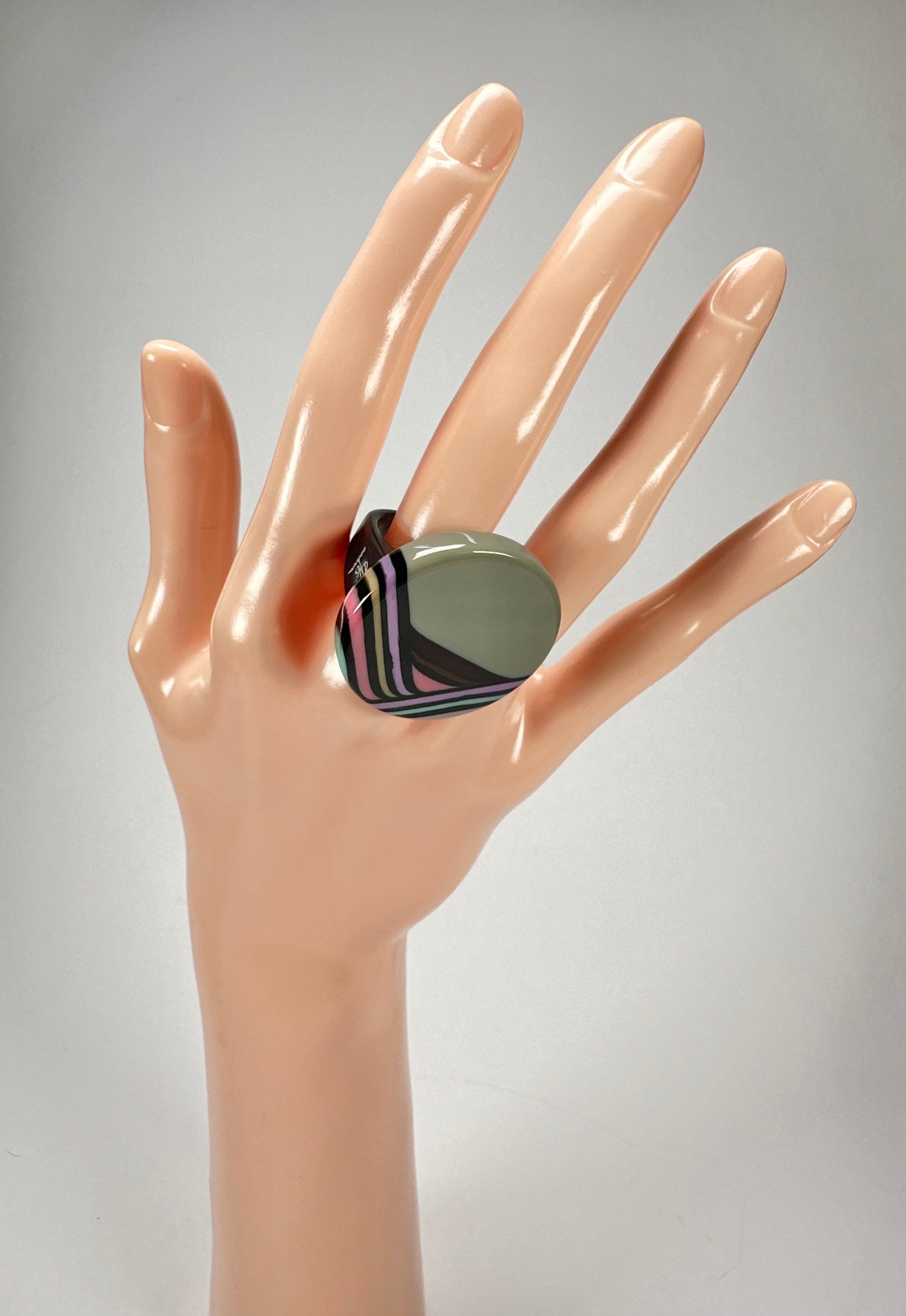 Jackie Brazil "Coast" Swirls Grey Circle Resin Ring ( R3198 ) Size UK P / USA 7.5