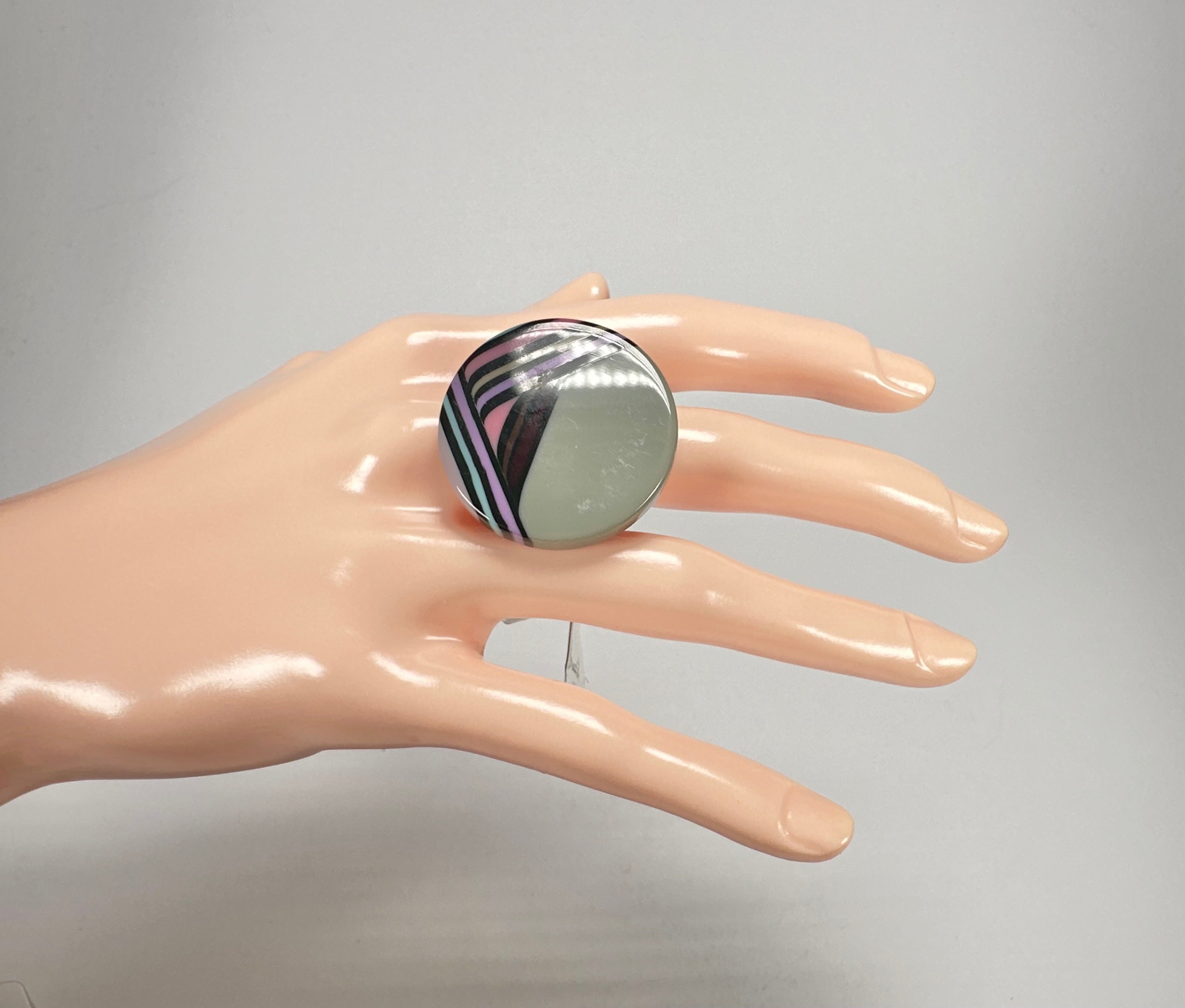 Jackie Brazil "Coast" Swirls Grey Circle Resin Ring ( R3198 ) Size UK P / USA 7.5