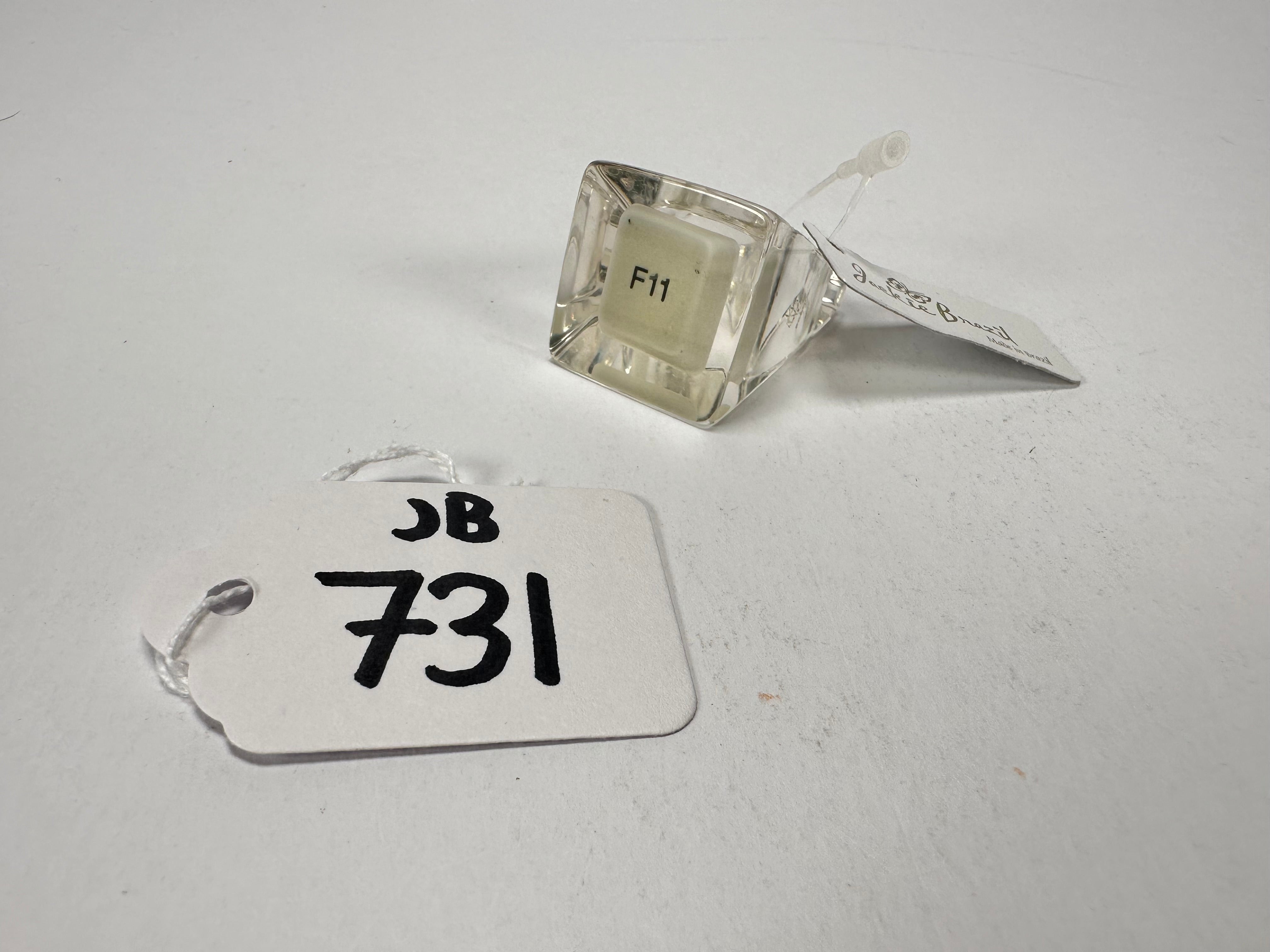 Jackie Brazil "Carre" Keyboard Flash Clear Square Resin Ring ( R3210 ) Size UK Q / US 8