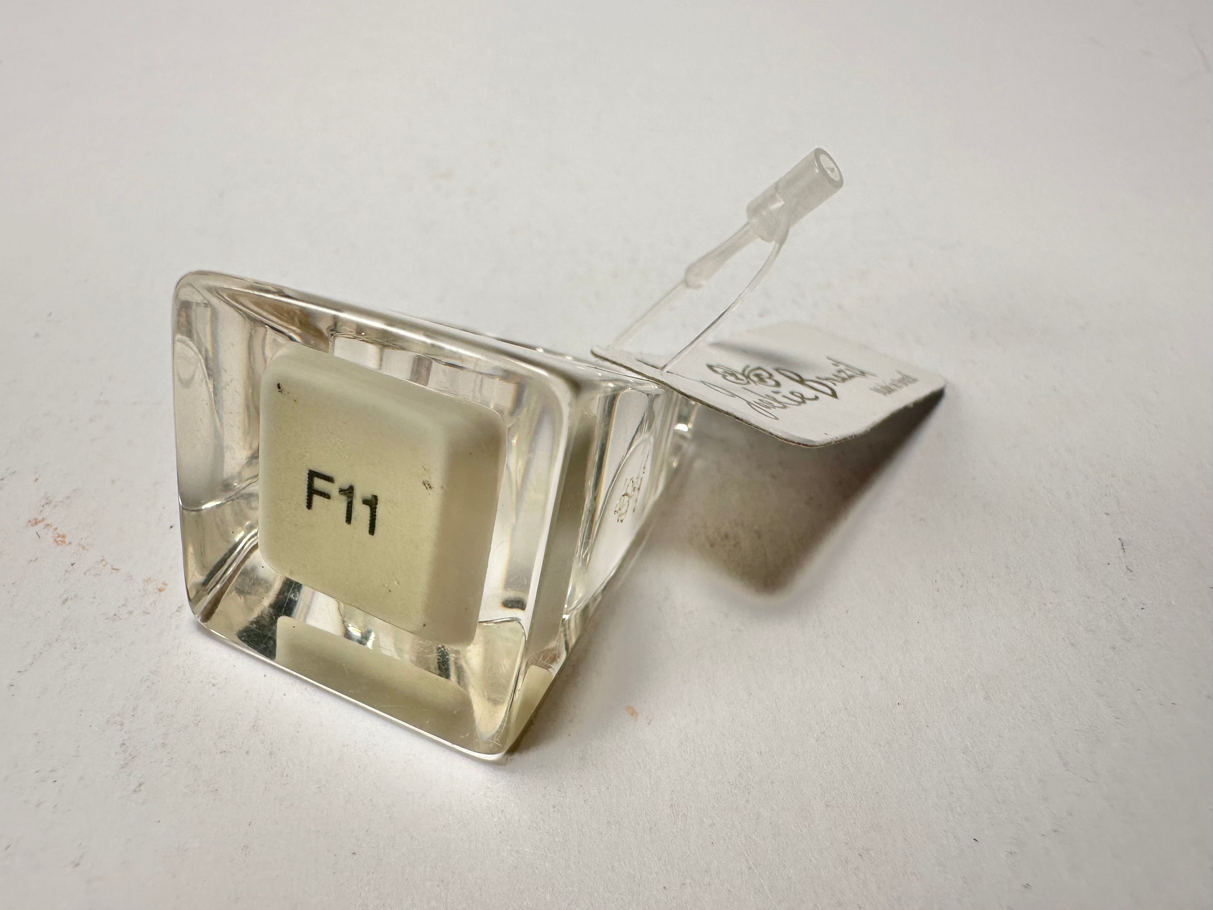 Jackie Brazil "Carre" Keyboard Flash Clear Square Resin Ring ( R3210 ) Size UK Q / US 8