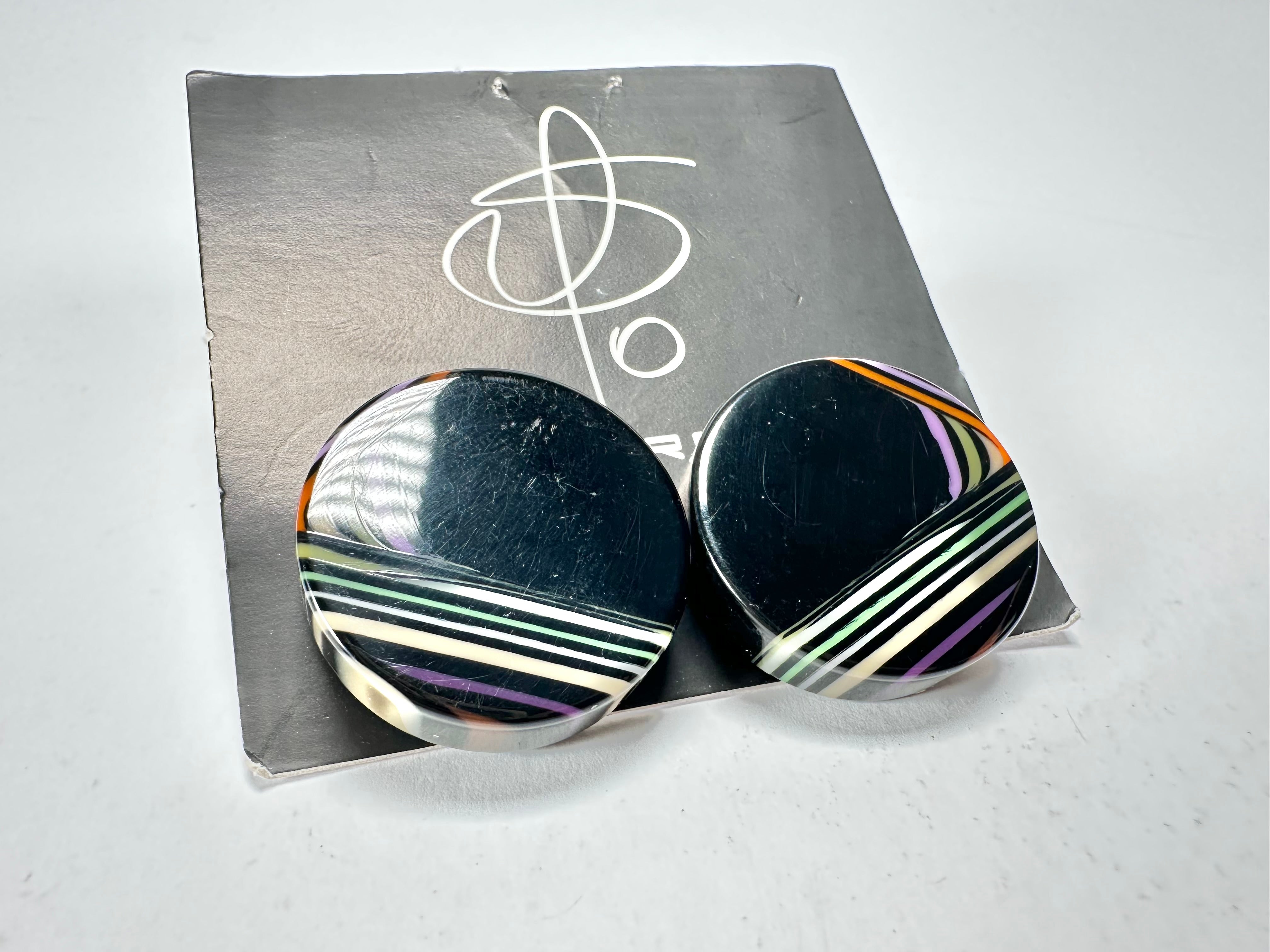 Jackie Brazil "Aida" Black Swirls Round Clip On Resin Earrings ( E3174 )