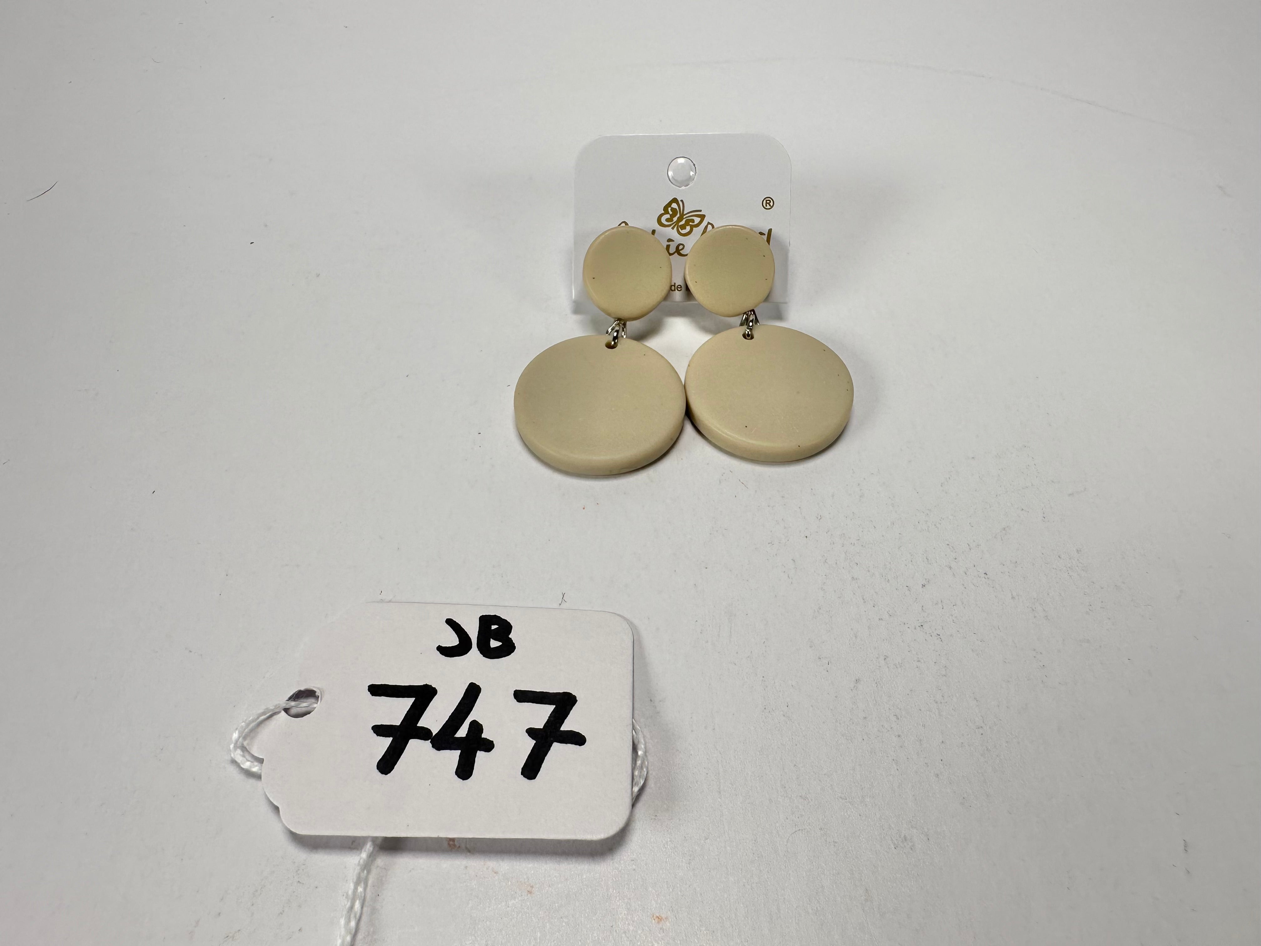 Jackie Brazil "Duo Stud" Natural Disk On Pin Beige Matte Resin Earrings ( E0520 )