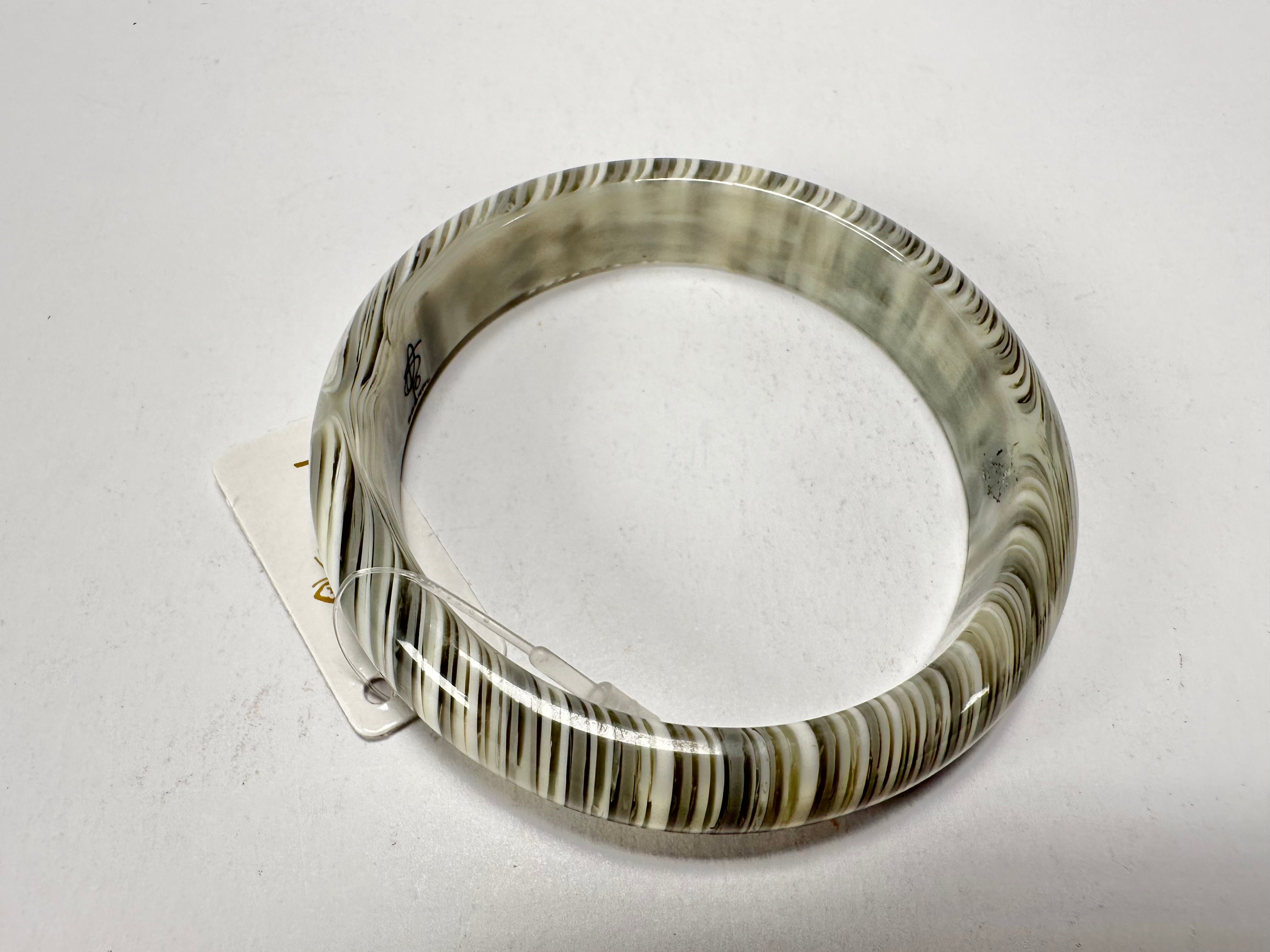 Jackie Brazil "Thin Cat Eye" Liquorice Allsorts with Cat Eye Cream Mix 1.3cm Resin Bangle ( B1151 )