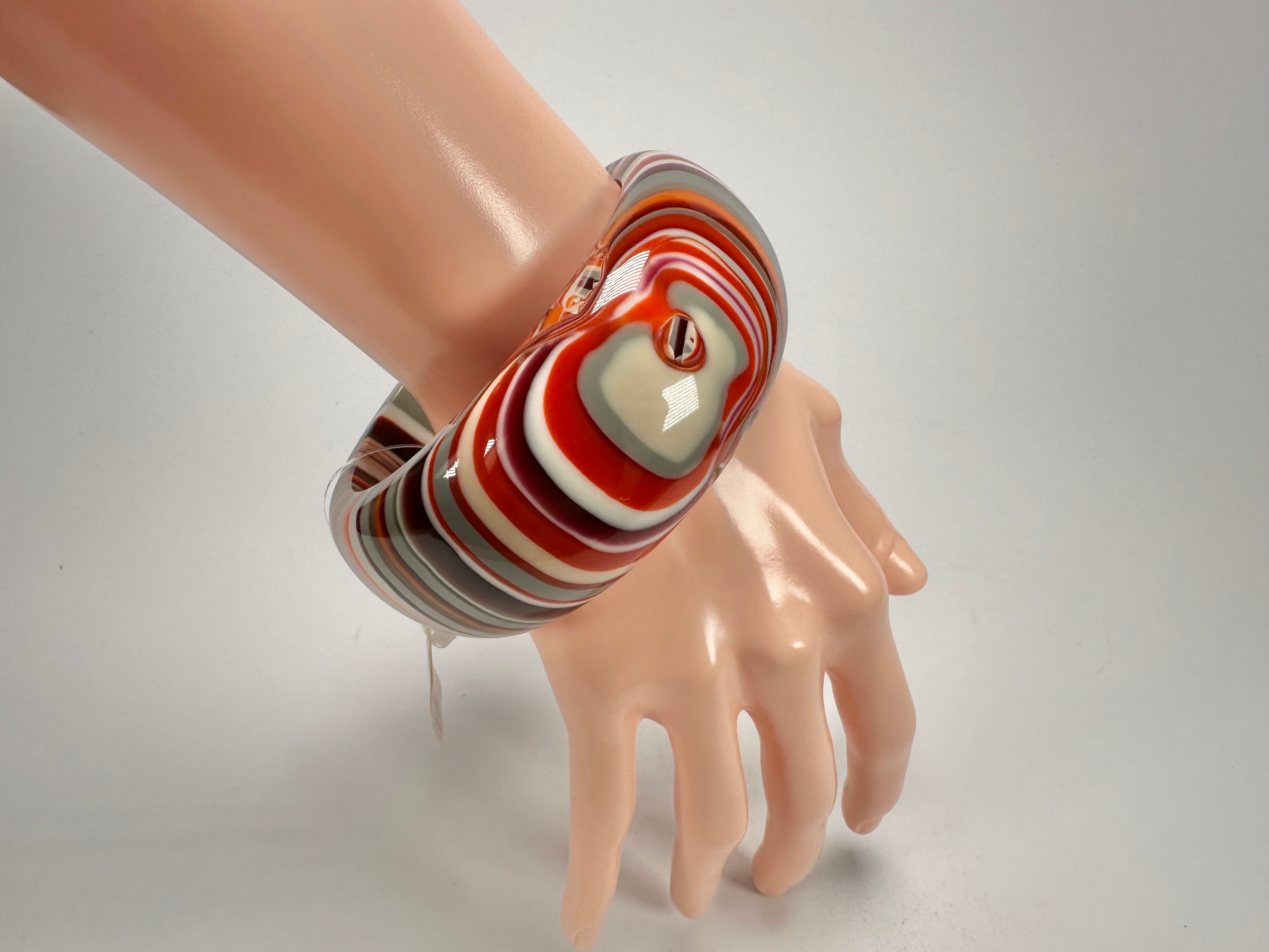Jackie Brazil "All Sorts "Liquorice w/Cat Eye Orange Mix 3.4cm Bangle ( B2444 )