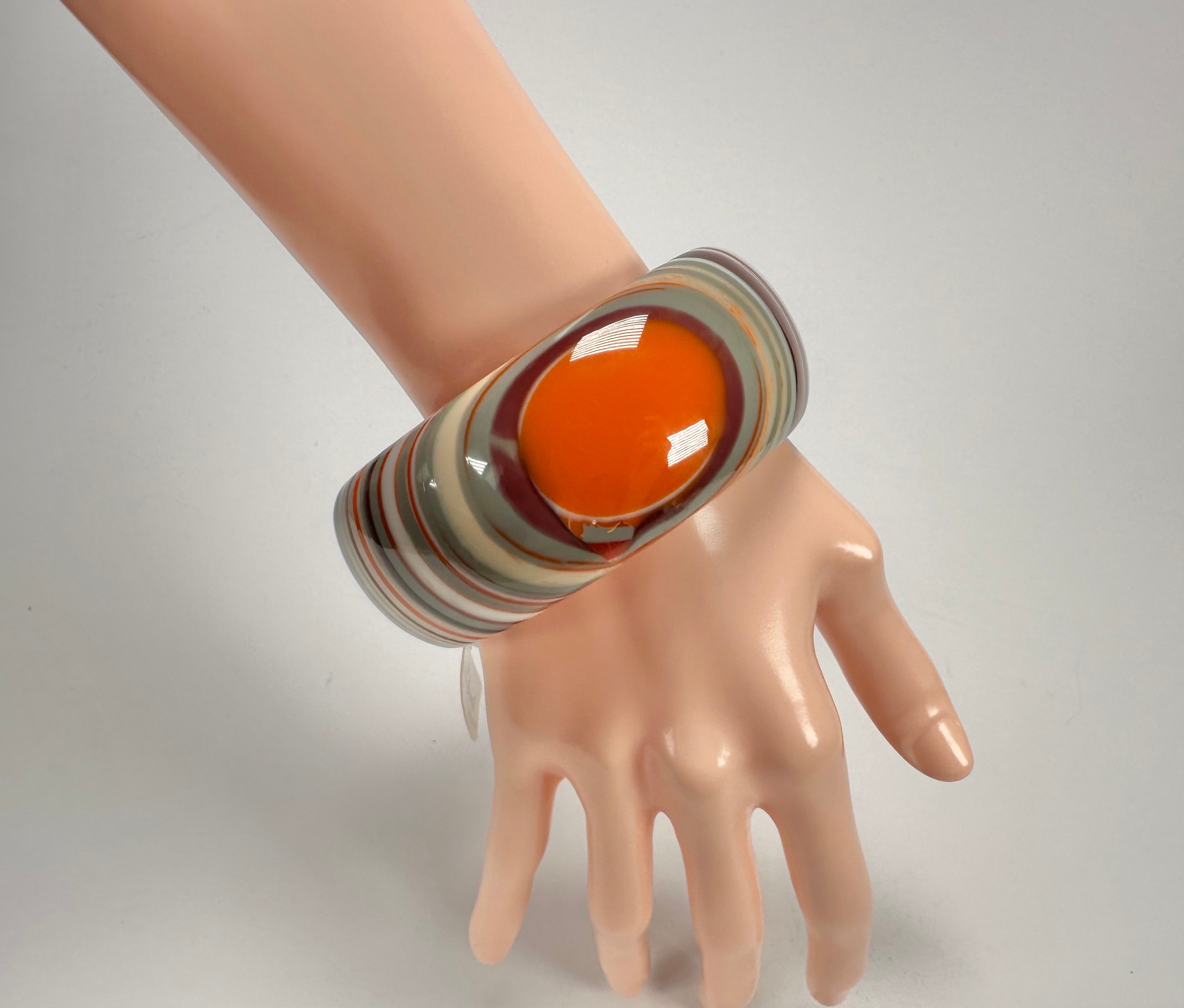 Jackie Brazil "All Sorts "Liquorice w/Cat Eye Orange Mix 3.4cm Bangle ( B2444 )