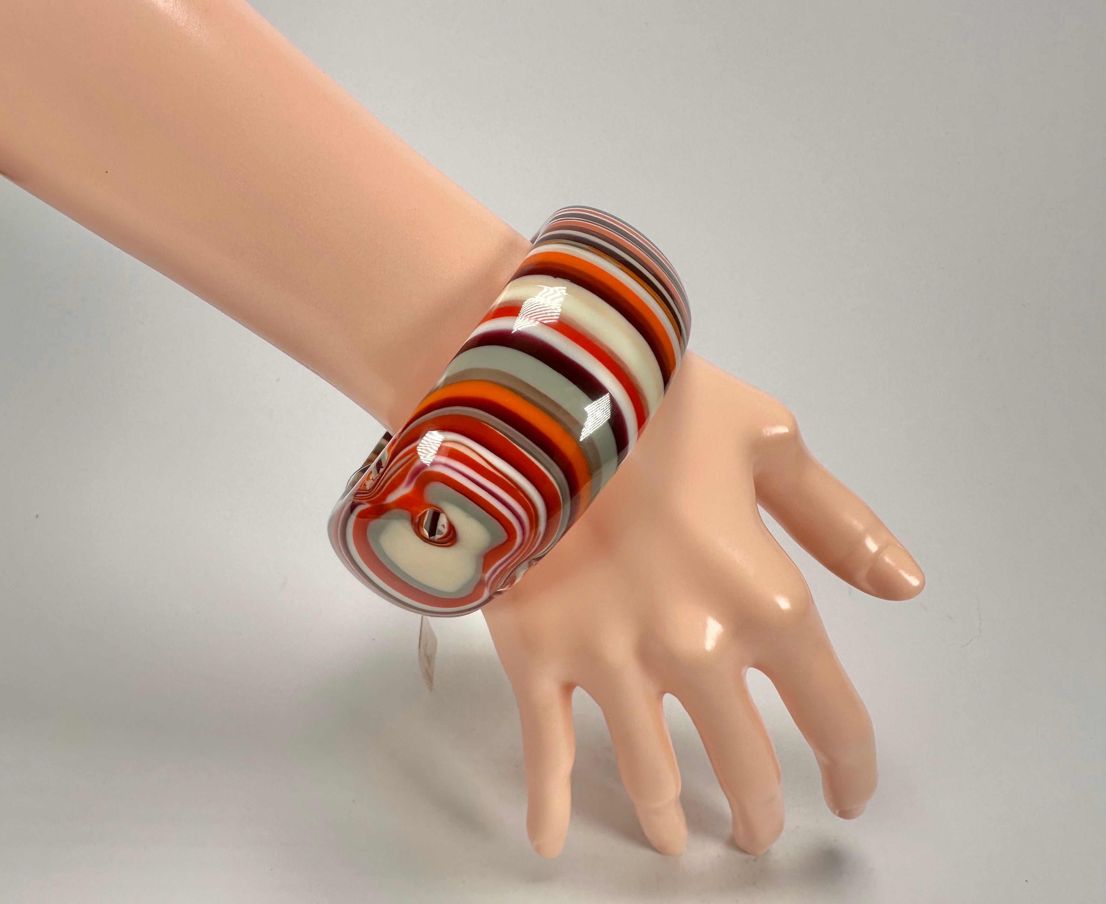 Jackie Brazil "All Sorts "Liquorice w/Cat Eye Orange Mix 3.4cm Bangle ( B2444 )