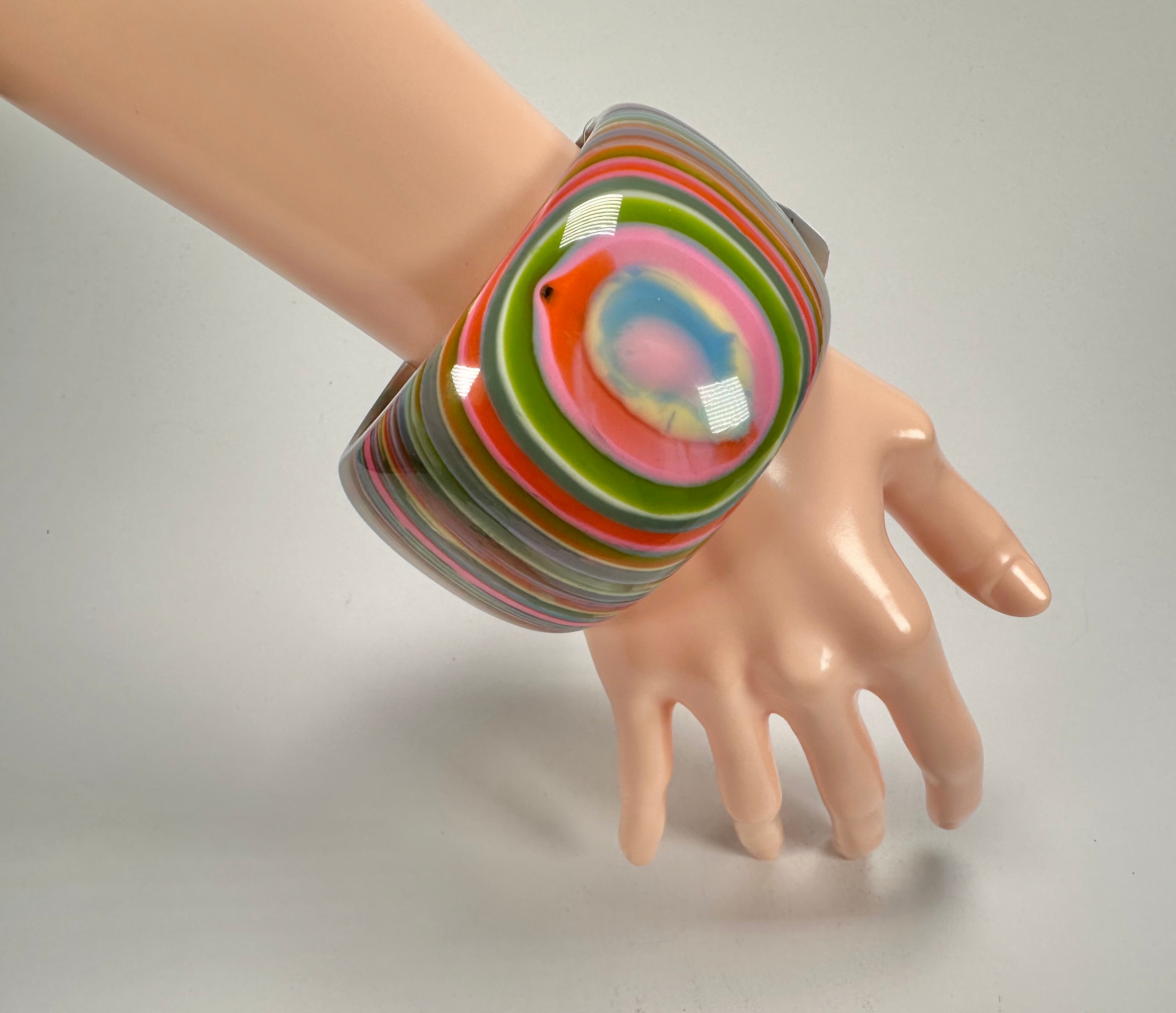 Jackie Brazil "Tiger" Liquorice Allsorts with Cat Eye Spring Colour 5cm Resin Bangle ( B0932 )