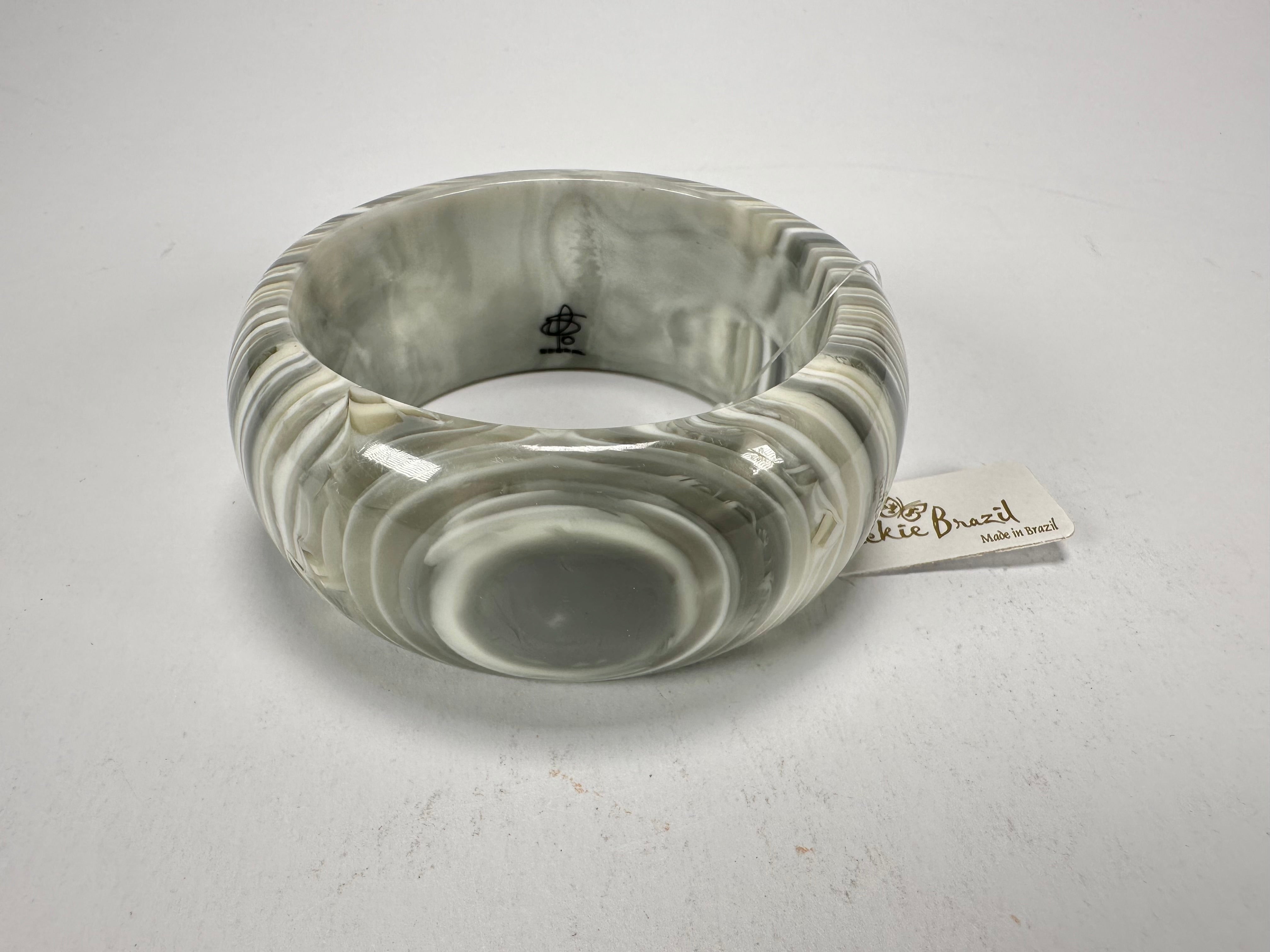 Jackie Brazil "All Sorts "Liquorice w/Cat Eye Cream Mix 3.4cm Bangle ( B2444 )