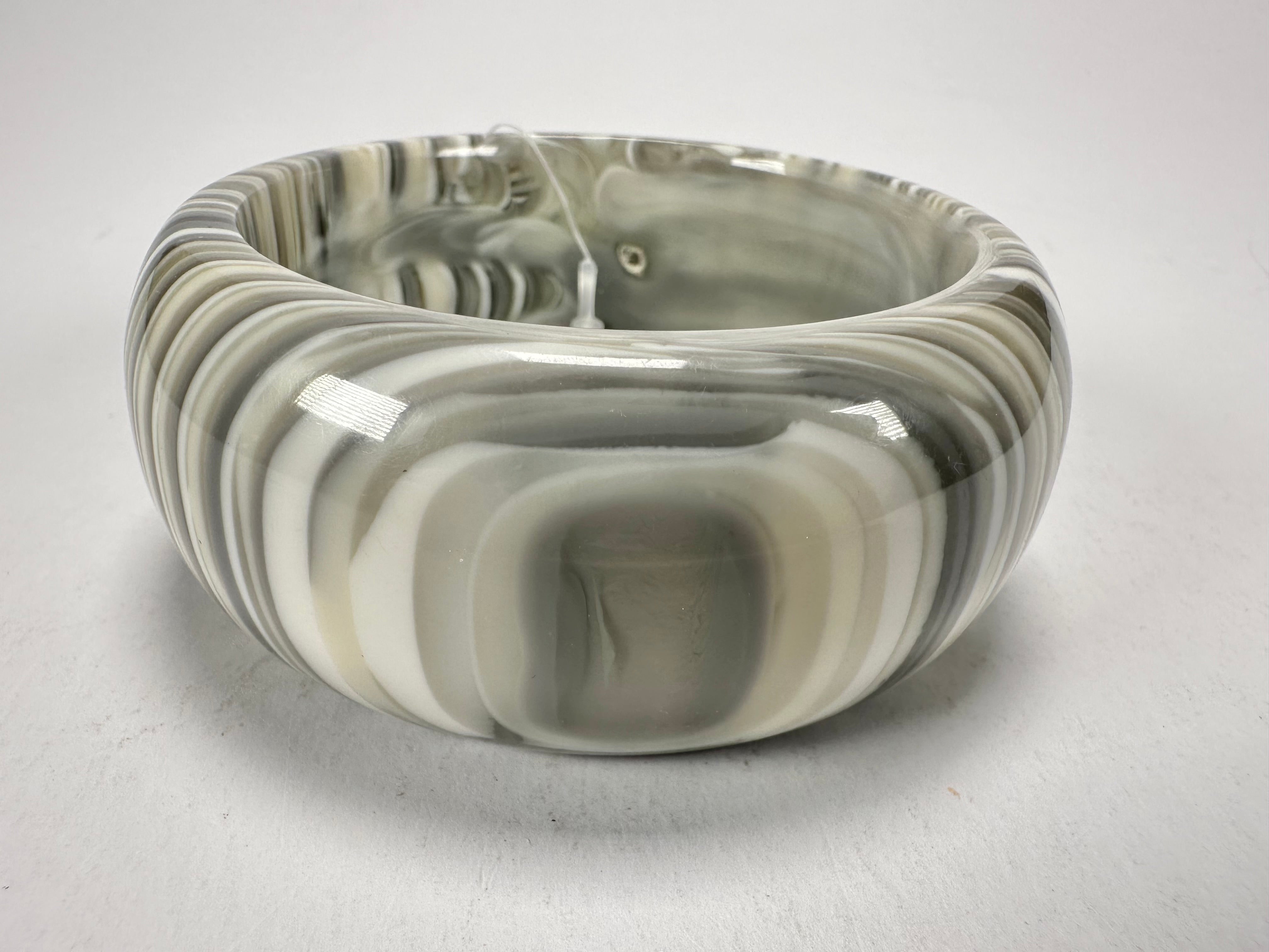 Jackie Brazil "All Sorts "Liquorice w/Cat Eye Cream Mix 3.4cm Bangle ( B2444 )