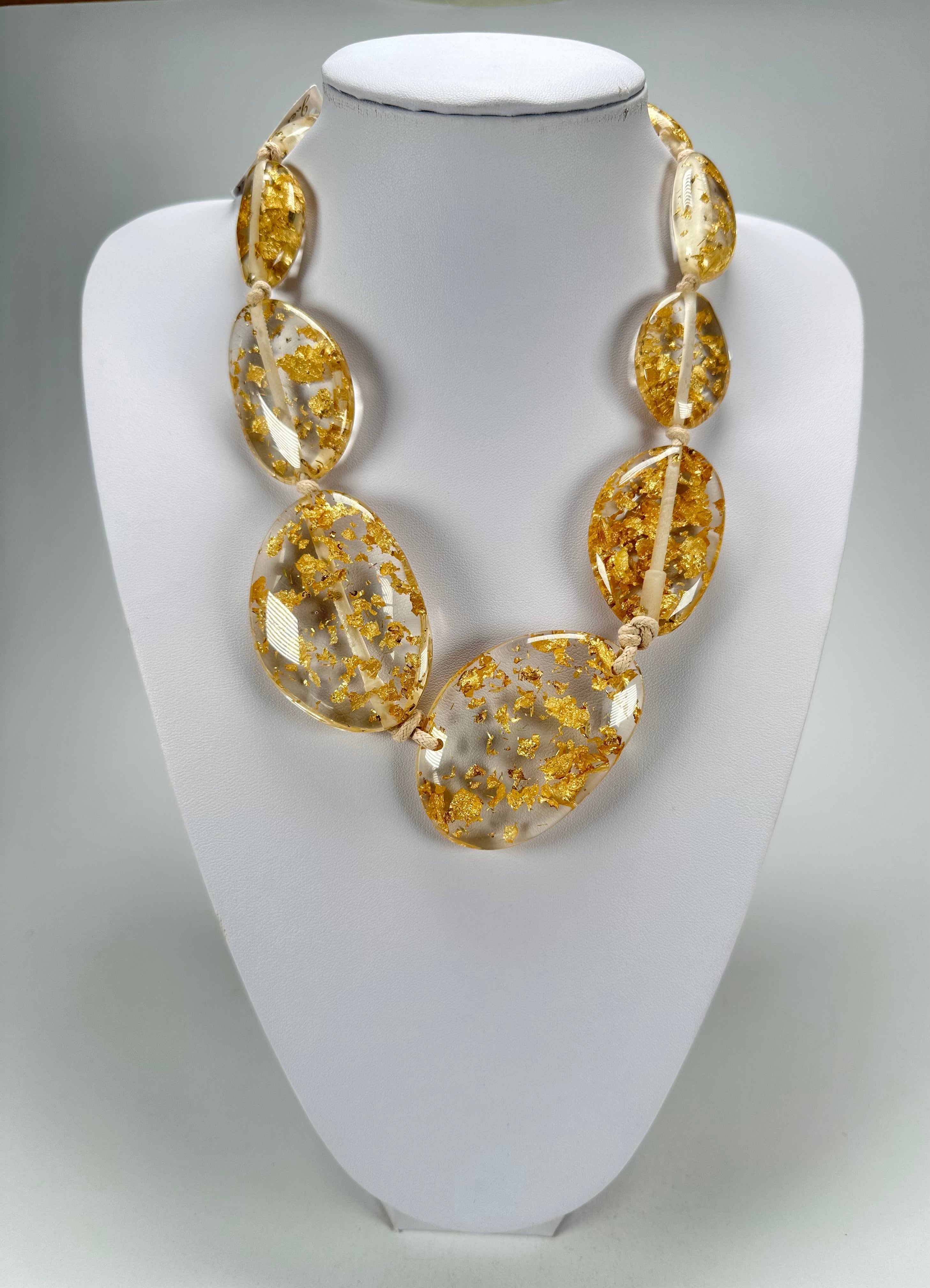 Jackie Brazil "Gold Flakes" Short Flat Riverstones 50cm Necklace ( N3616 )