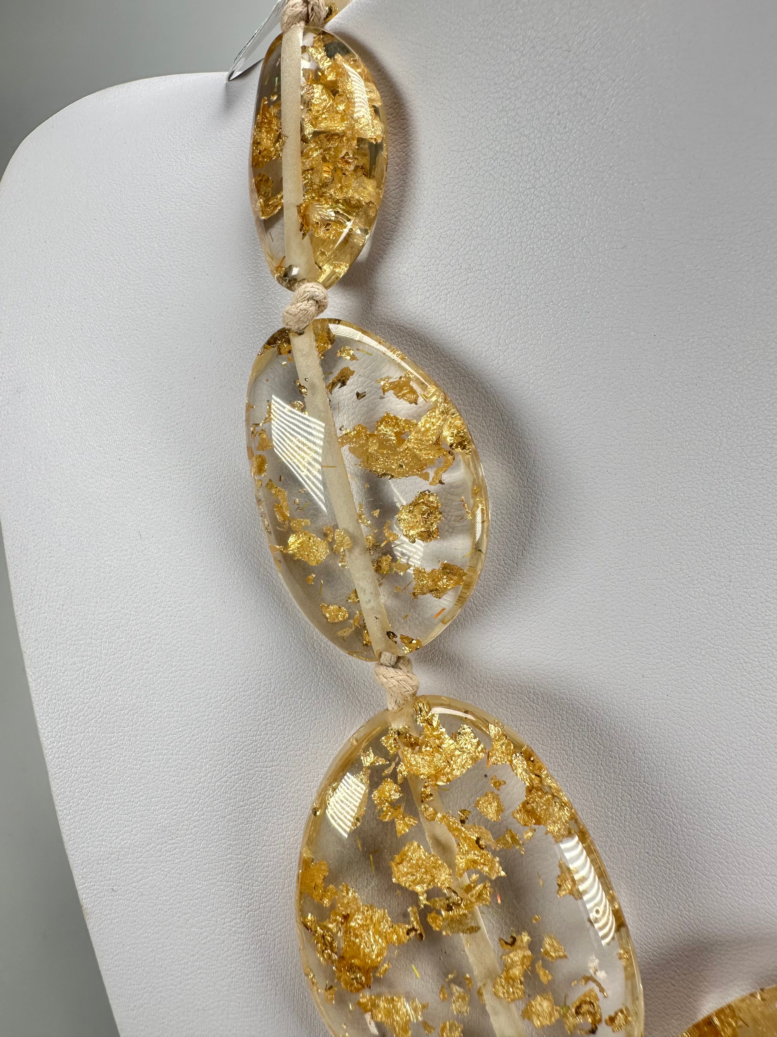 Jackie Brazil "Gold Flakes" Short Flat Riverstones 50cm Necklace ( N3616 )