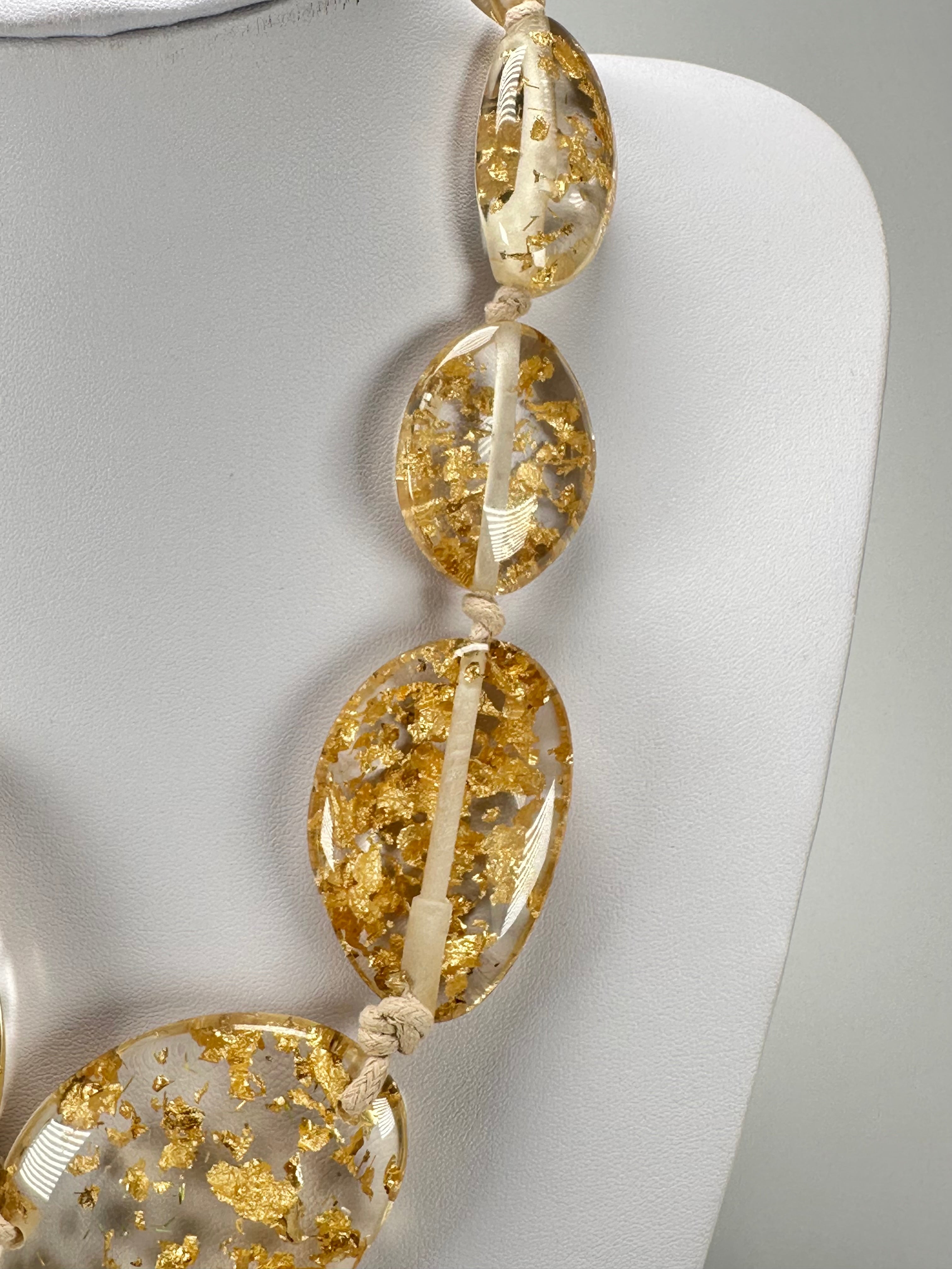 Jackie Brazil "Gold Flakes" Short Flat Riverstones 50cm Necklace ( N3616 )