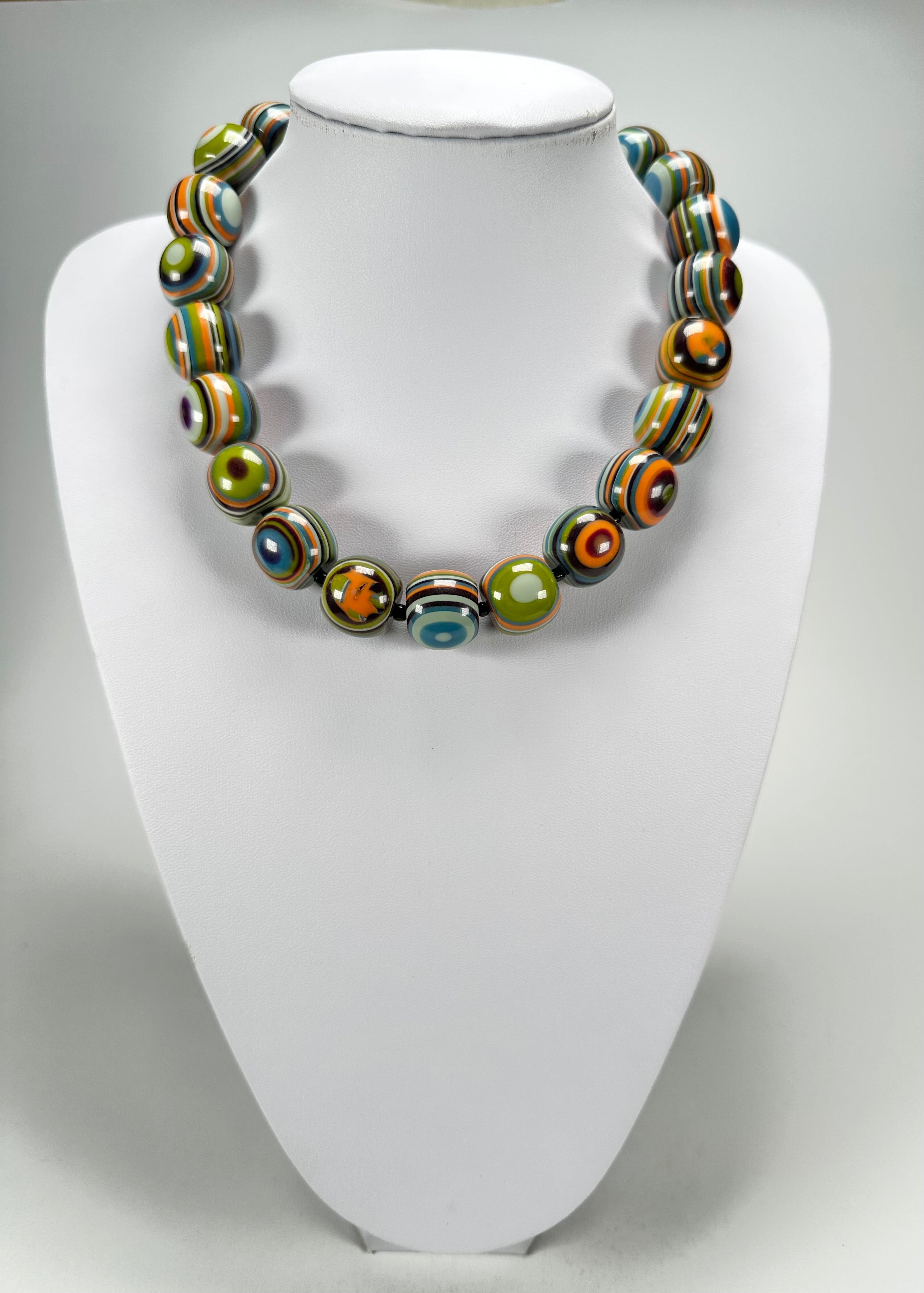 Jackie Brazil "Cat Eyes" Winter Mix Liquorice Balls Resin Necklace 50cm ( N0894 )