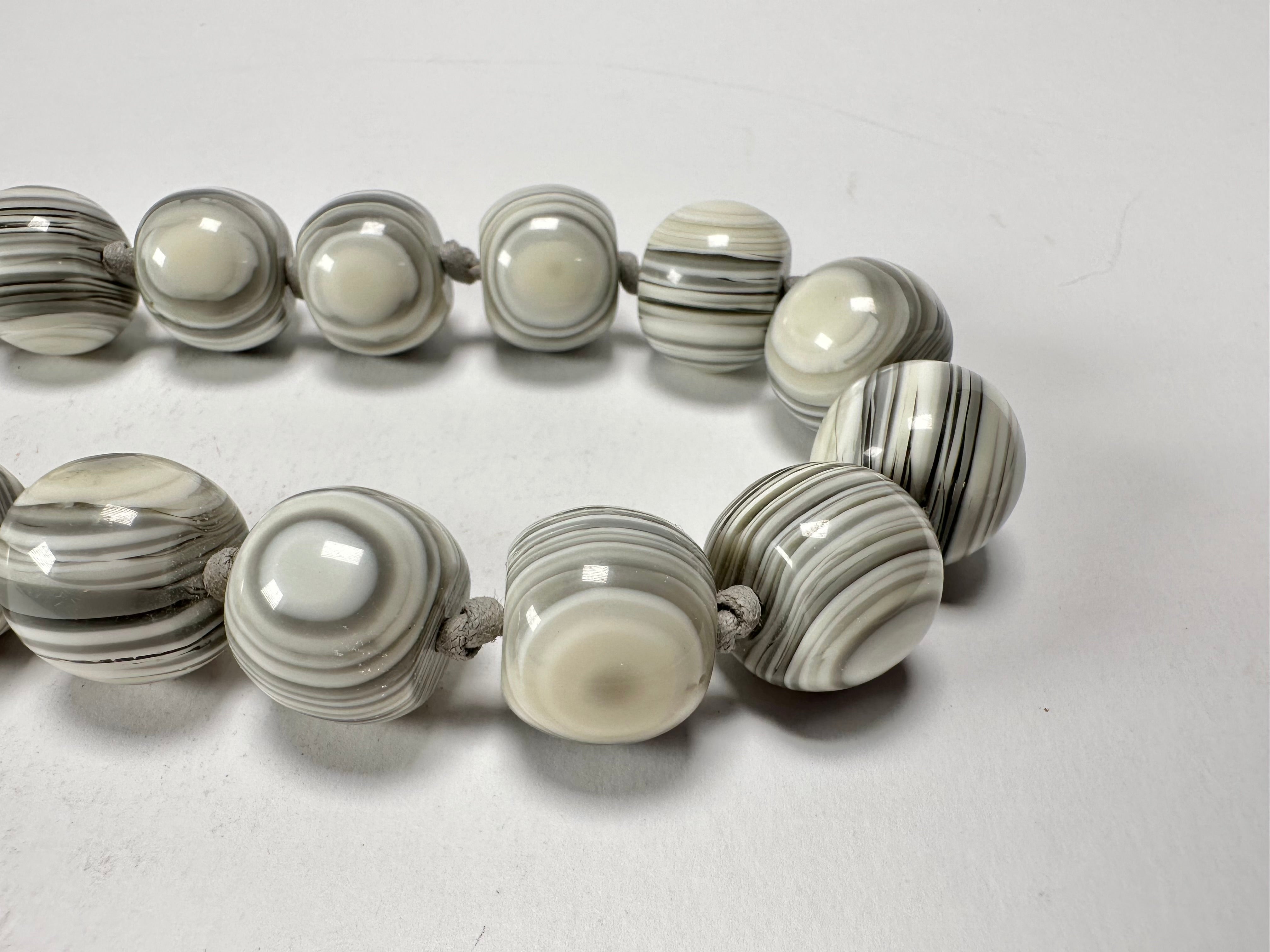 Jackie Brazil "Cat Eyes" Cream Mix Liquorice Balls Resin Necklace 50cm ( N0894 )