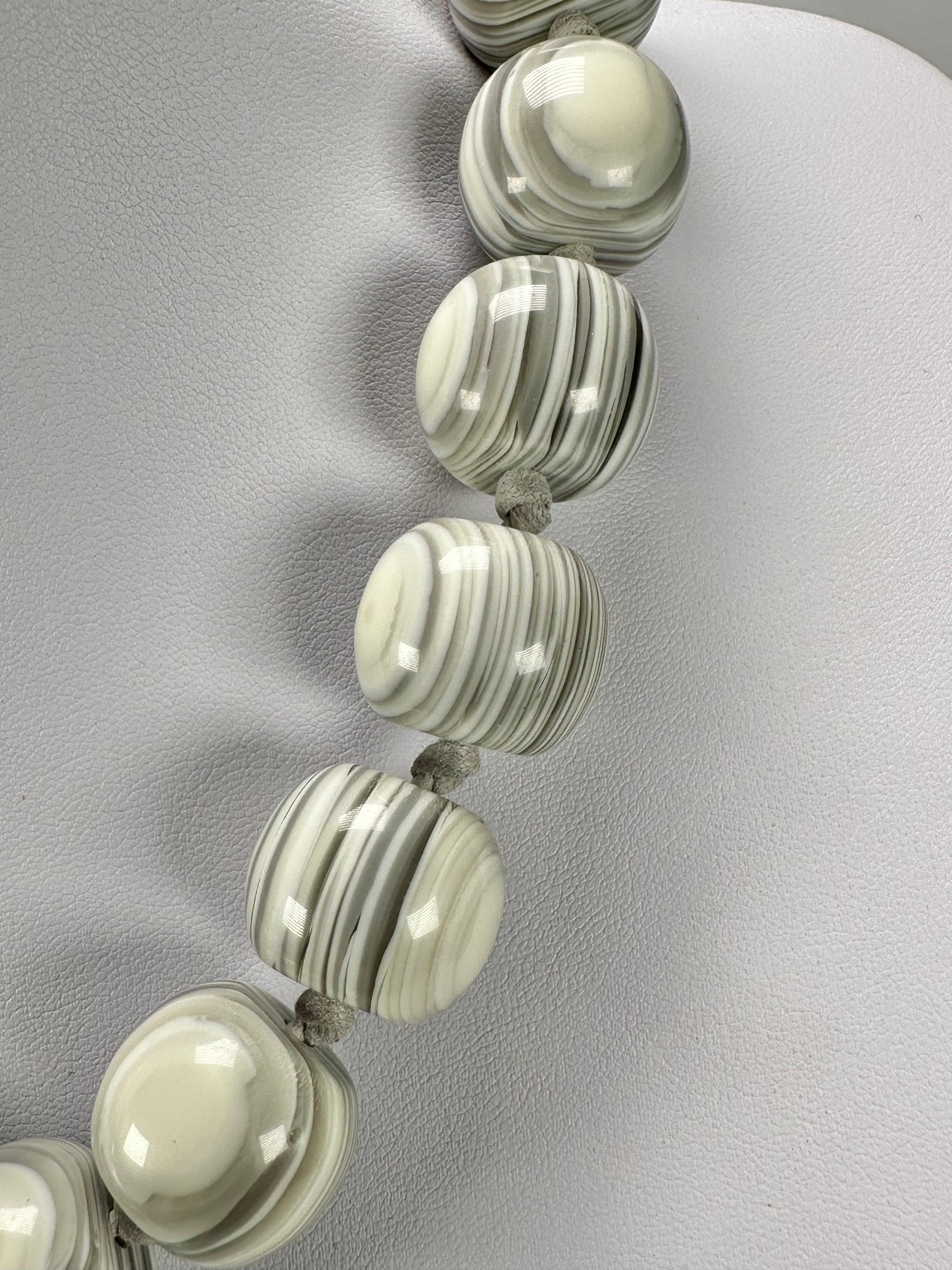 Jackie Brazil "Cat Eyes" Cream Mix Liquorice Balls Resin Necklace 50cm ( N0894 )