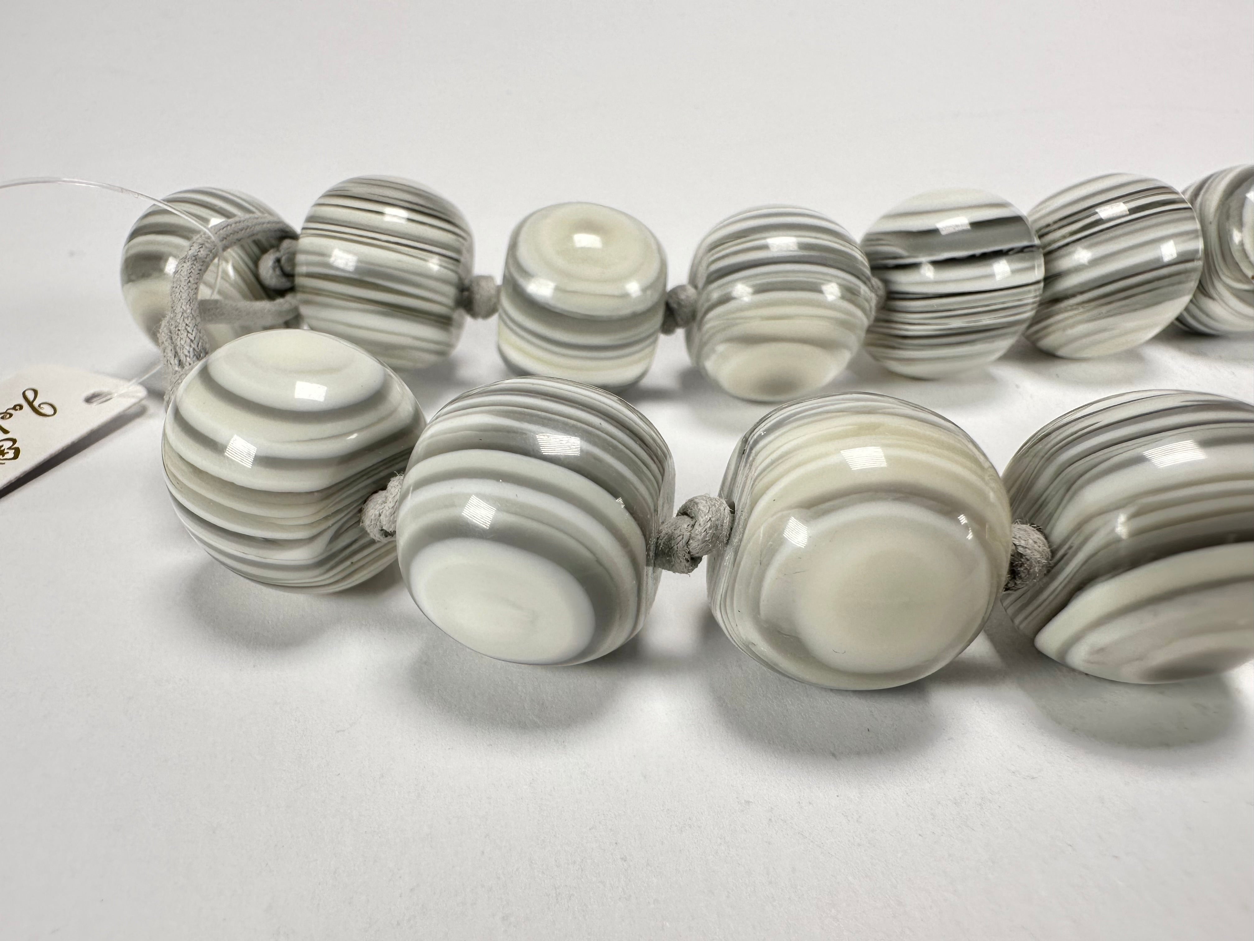 Jackie Brazil "Cat Eyes" Cream Mix Liquorice Balls Resin Necklace 50cm ( N0894 )