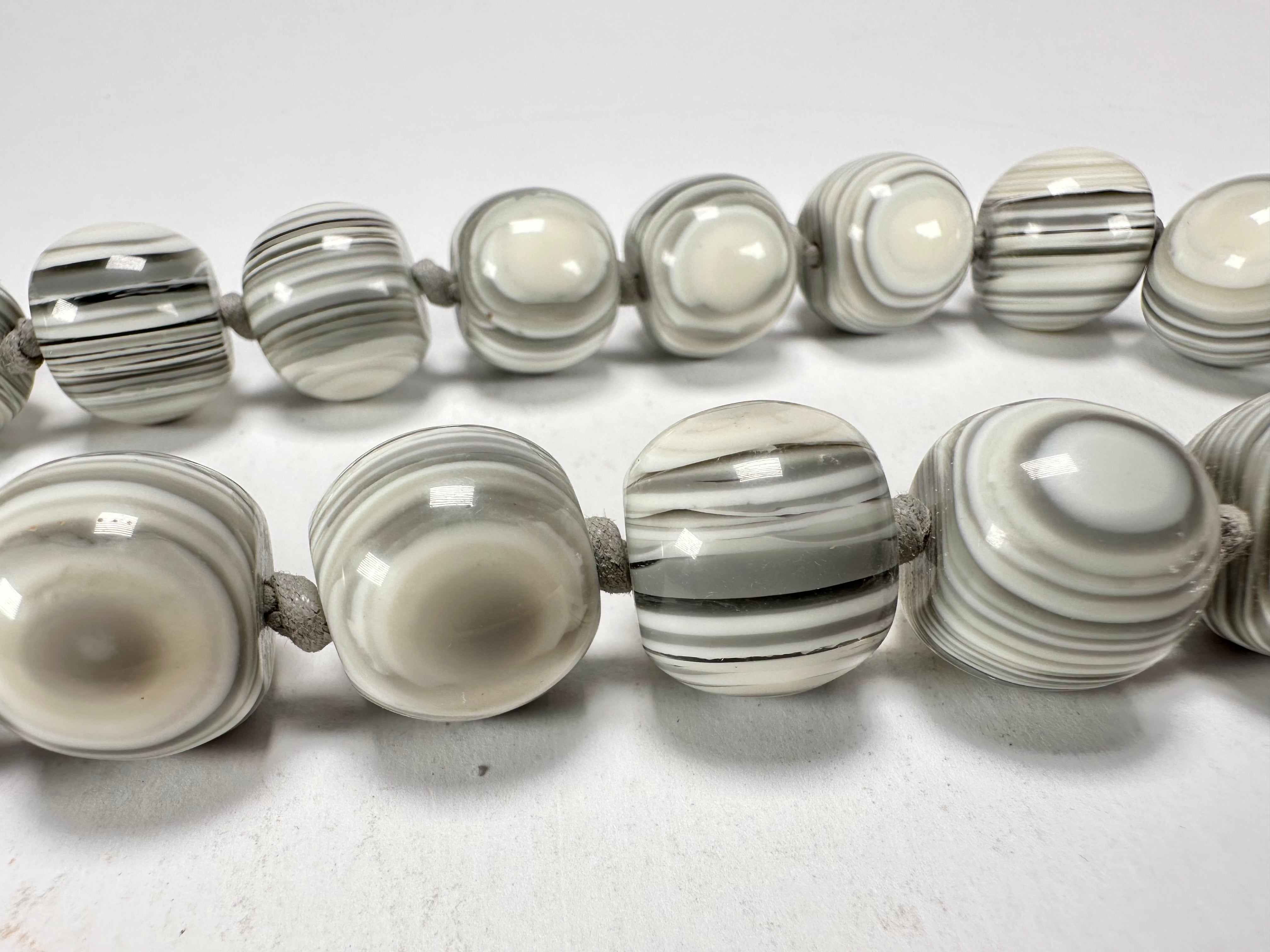 Jackie Brazil "Cat Eyes" Cream Mix Liquorice Balls Resin Necklace 50cm ( N0894 )