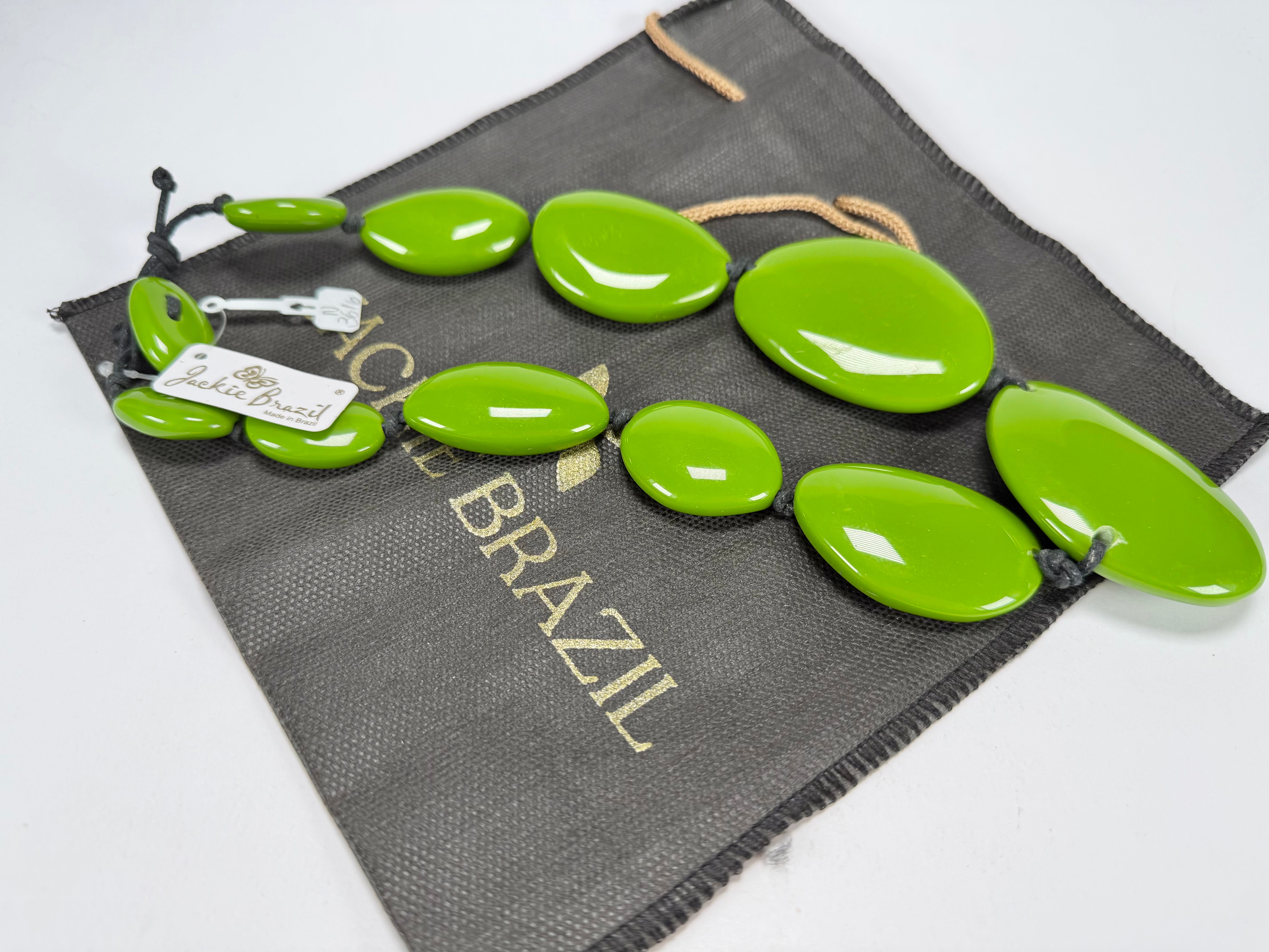 Jackie Brazil "Green Gloss" Short Flat Riverstones 50cm Necklace ( N3616 )