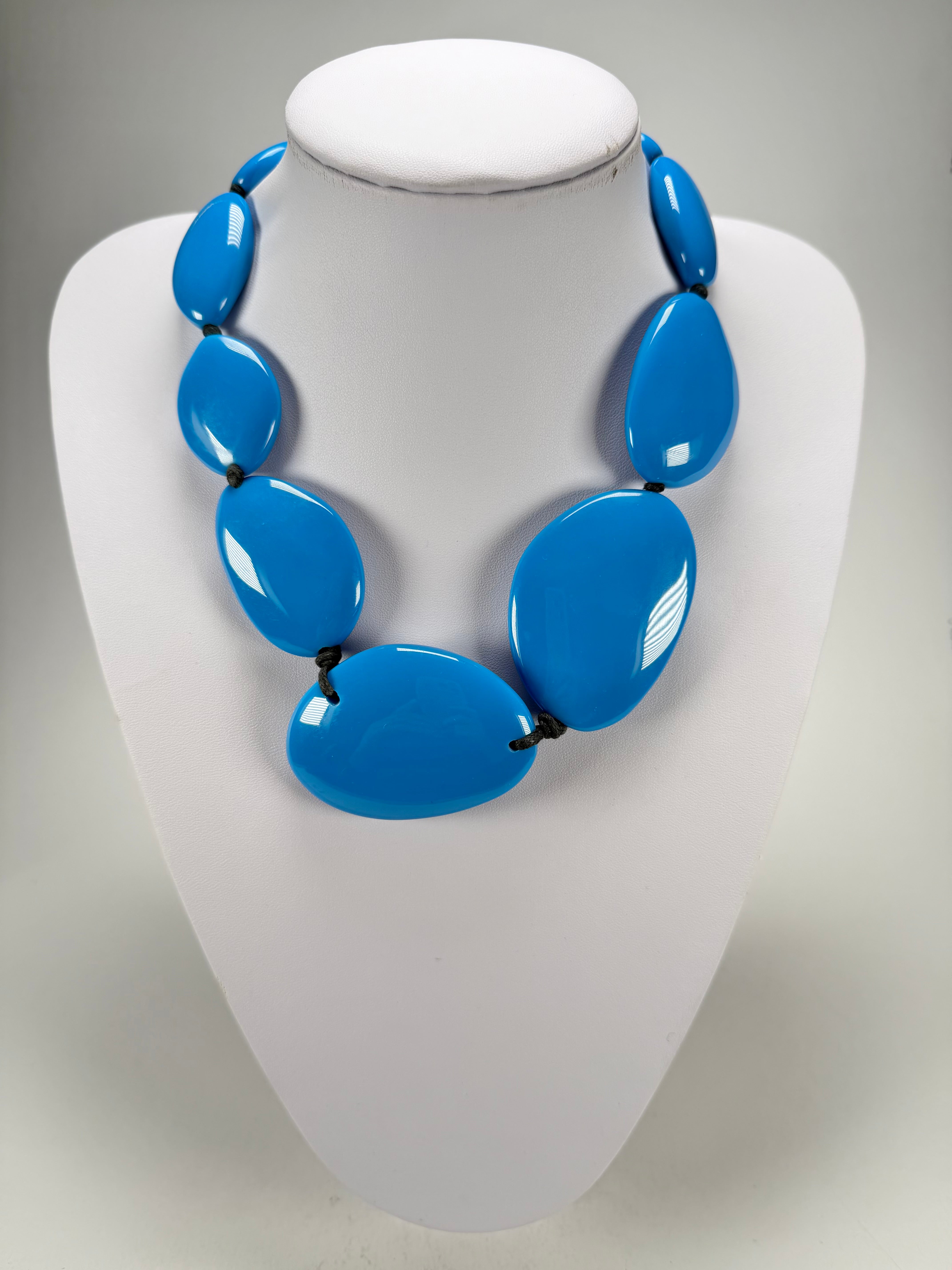 Jackie Brazil "Blue Gloss" Short Flat Riverstones 50cm Necklace ( N3616 )