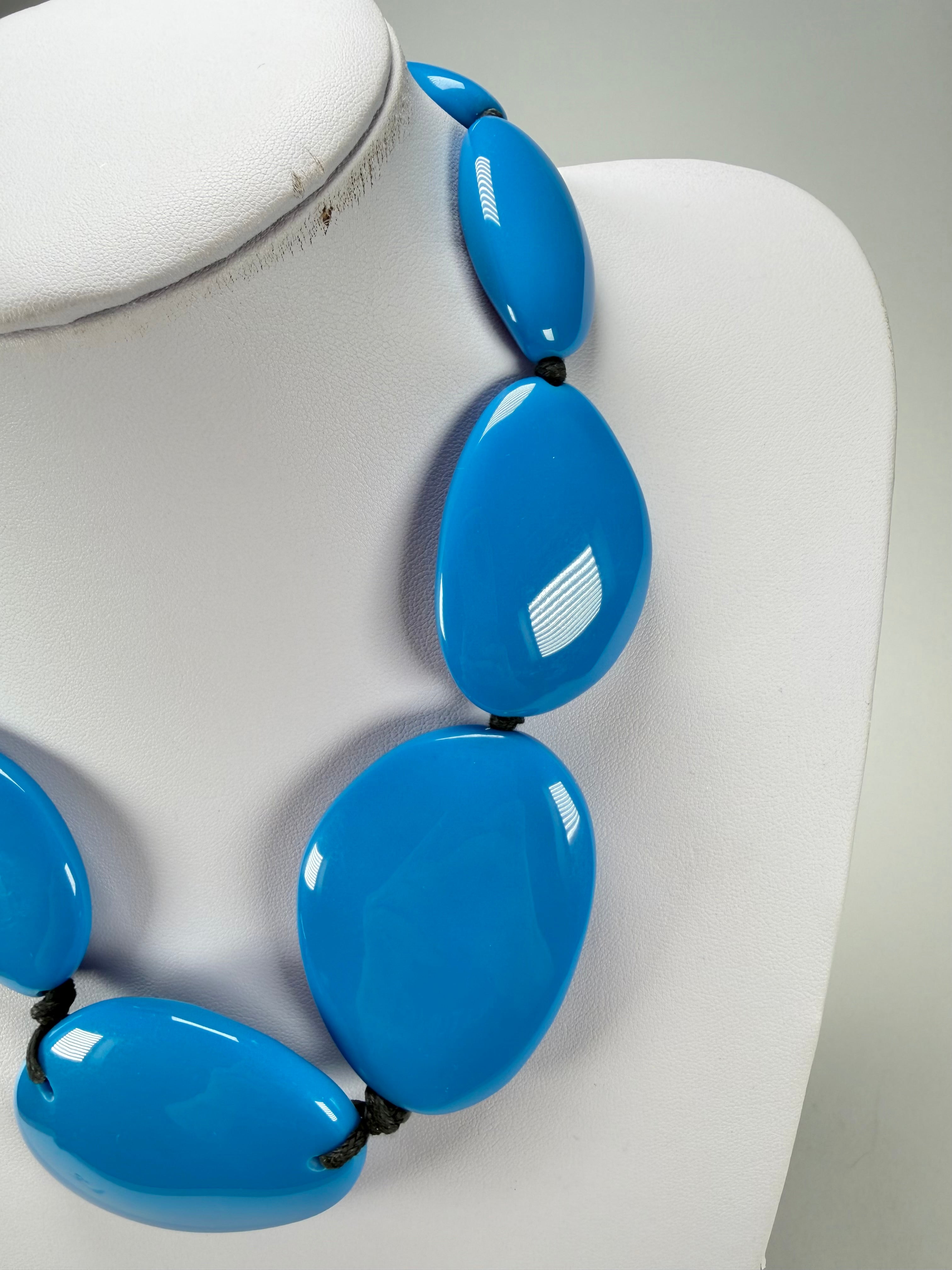 Jackie Brazil "Blue Gloss" Short Flat Riverstones 50cm Necklace ( N3616 )