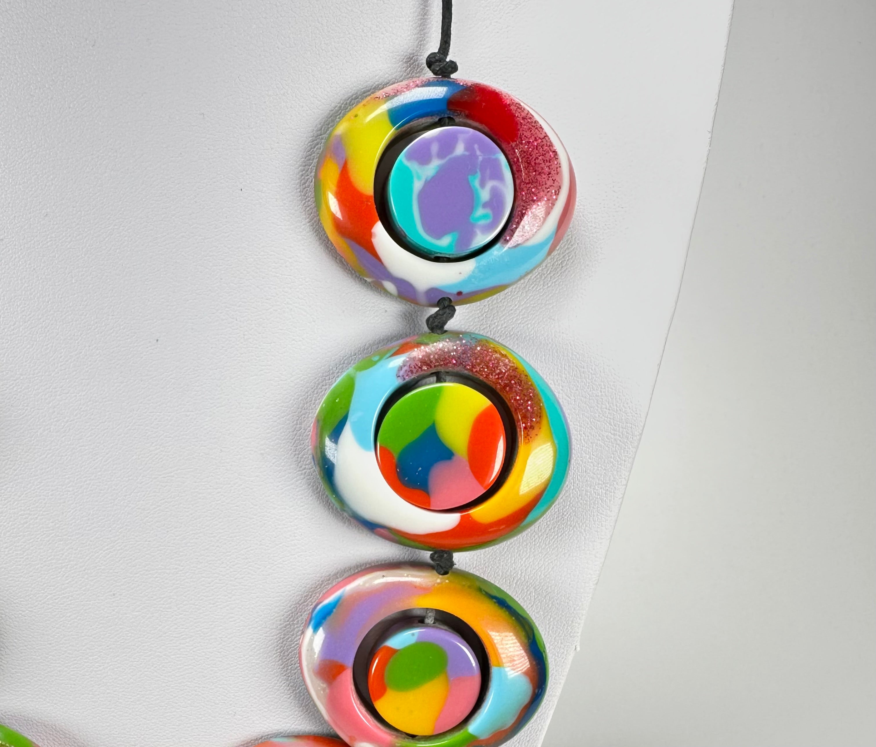 Jackie Brazil "Saturn" Kandinsky Disk and Cylinder On String Short 50cm Necklace ( N0060 )