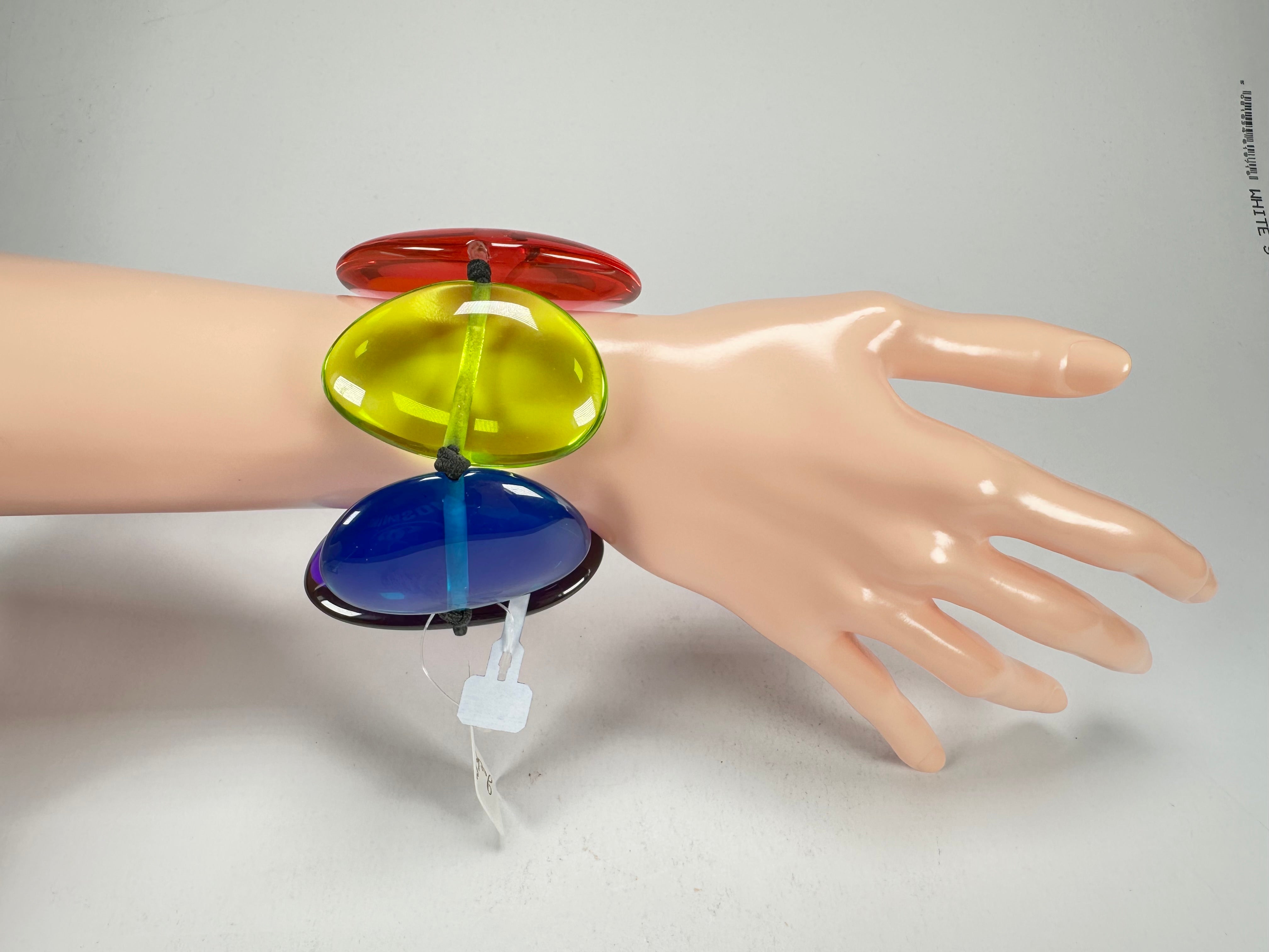 Jackie Brazil "Riverstones" Transparent Summer Mix Stone Large Flat Stones On Elastic Bracelet ( B3716 )