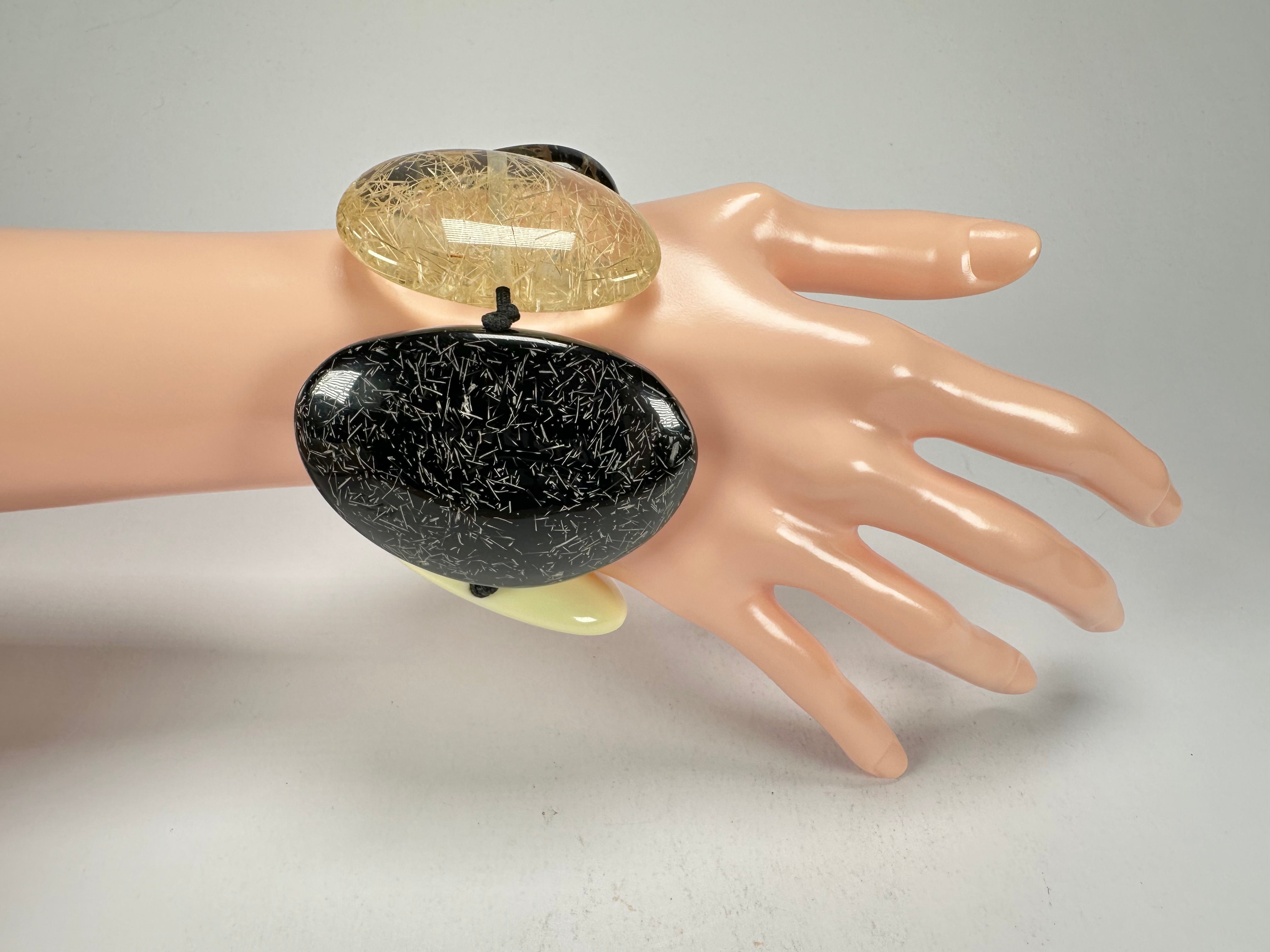 Jackie Brazil "Riverstones" Seasons Mix Stone Large Flat Stones On Elastic Bracelet ( B3716 )