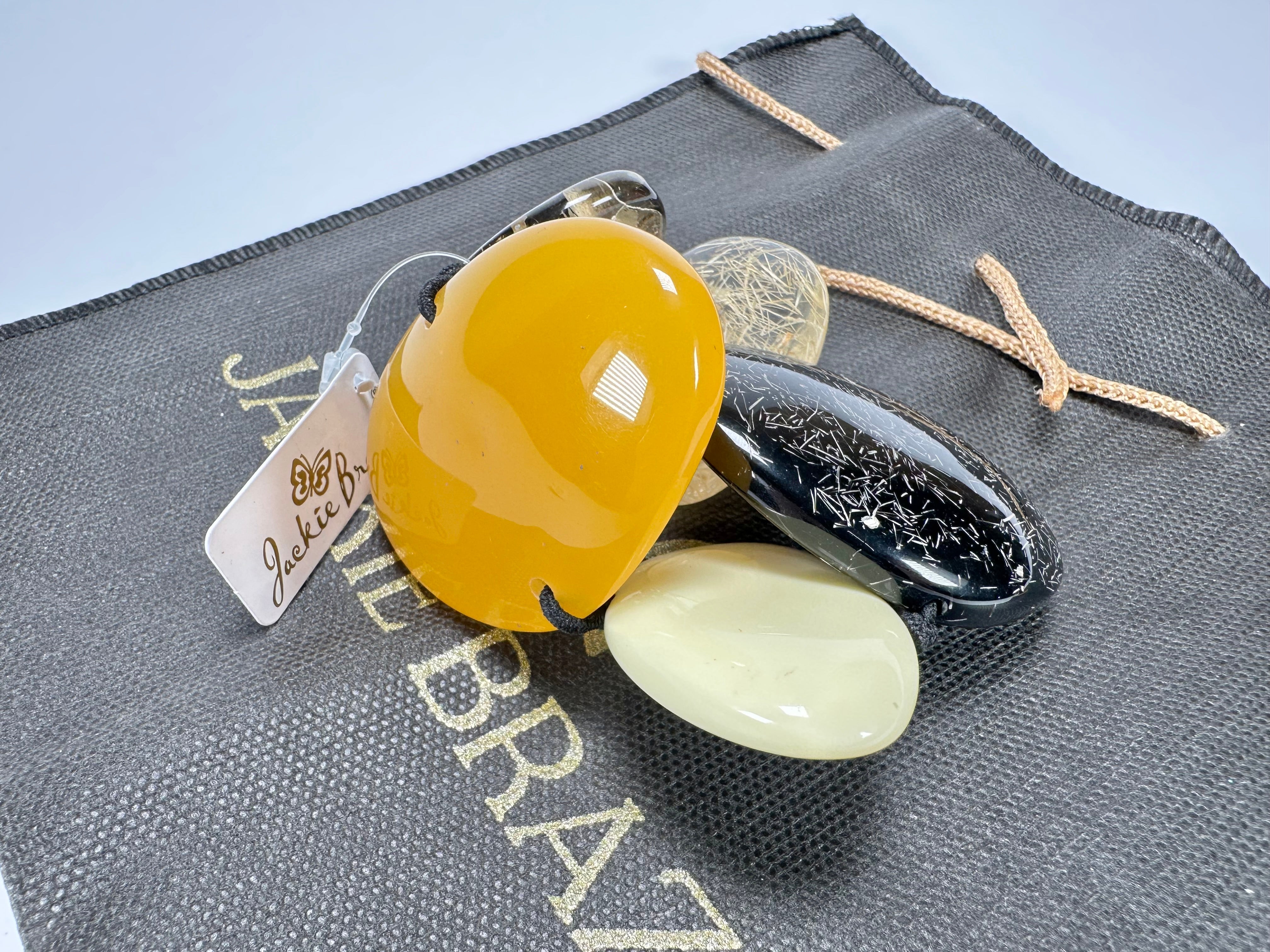 Jackie Brazil "Riverstones" Seasons Mix Stone Large Flat Stones On Elastic Bracelet ( B3716 )