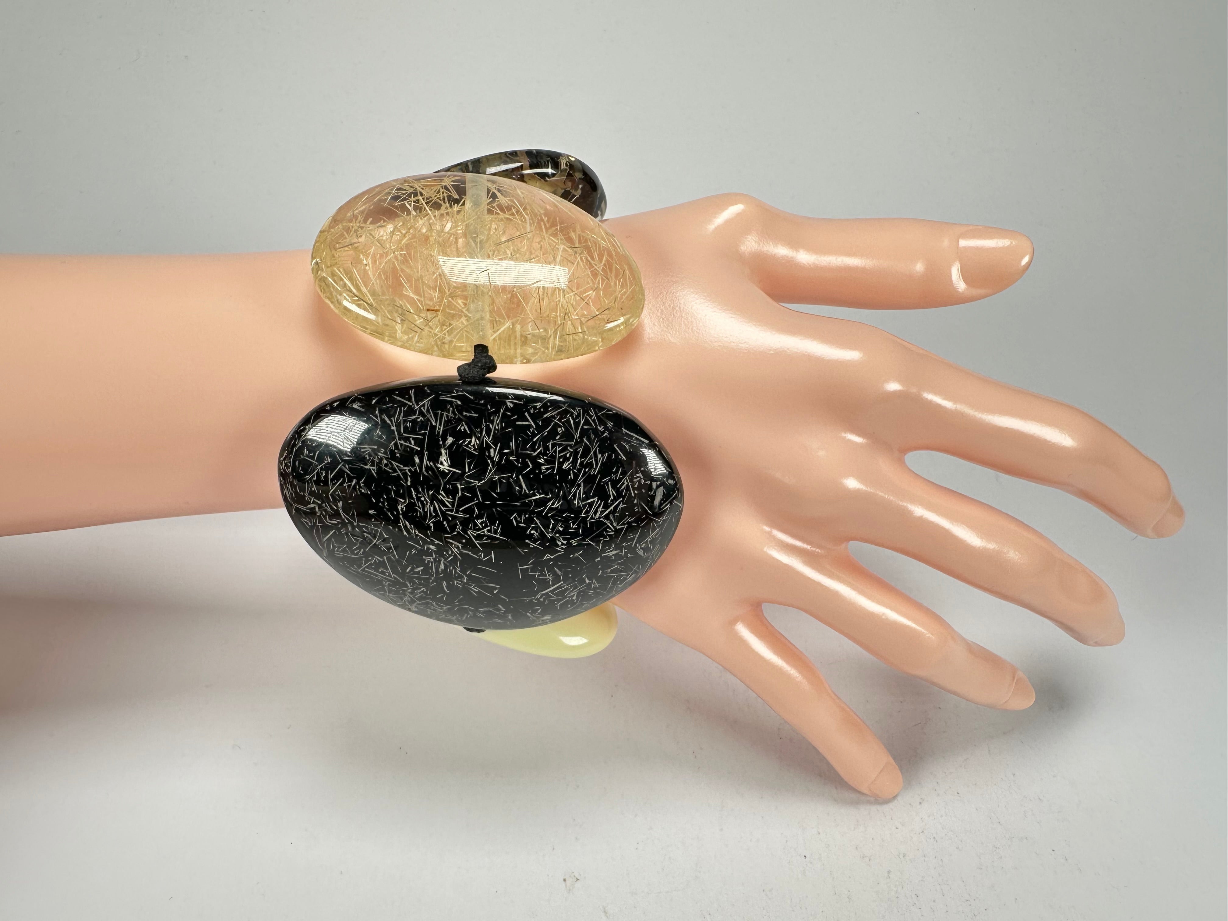 Jackie Brazil "Riverstones" Seasons Mix Stone Large Flat Stones On Elastic Bracelet ( B3716 )