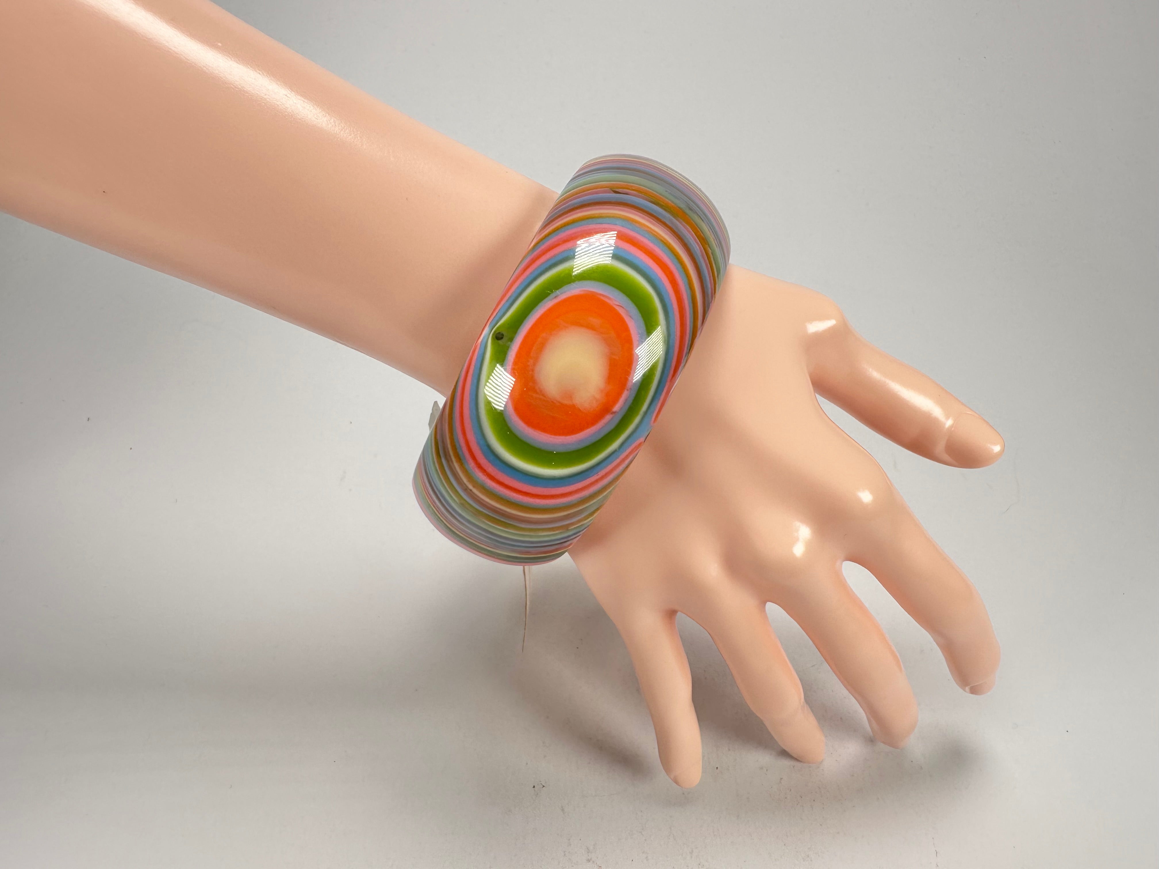 Jackie Brazil "All Sorts "Liquorice w/Cat Eye Spring Colour Mix 3.4cm Bangle ( B2444 )