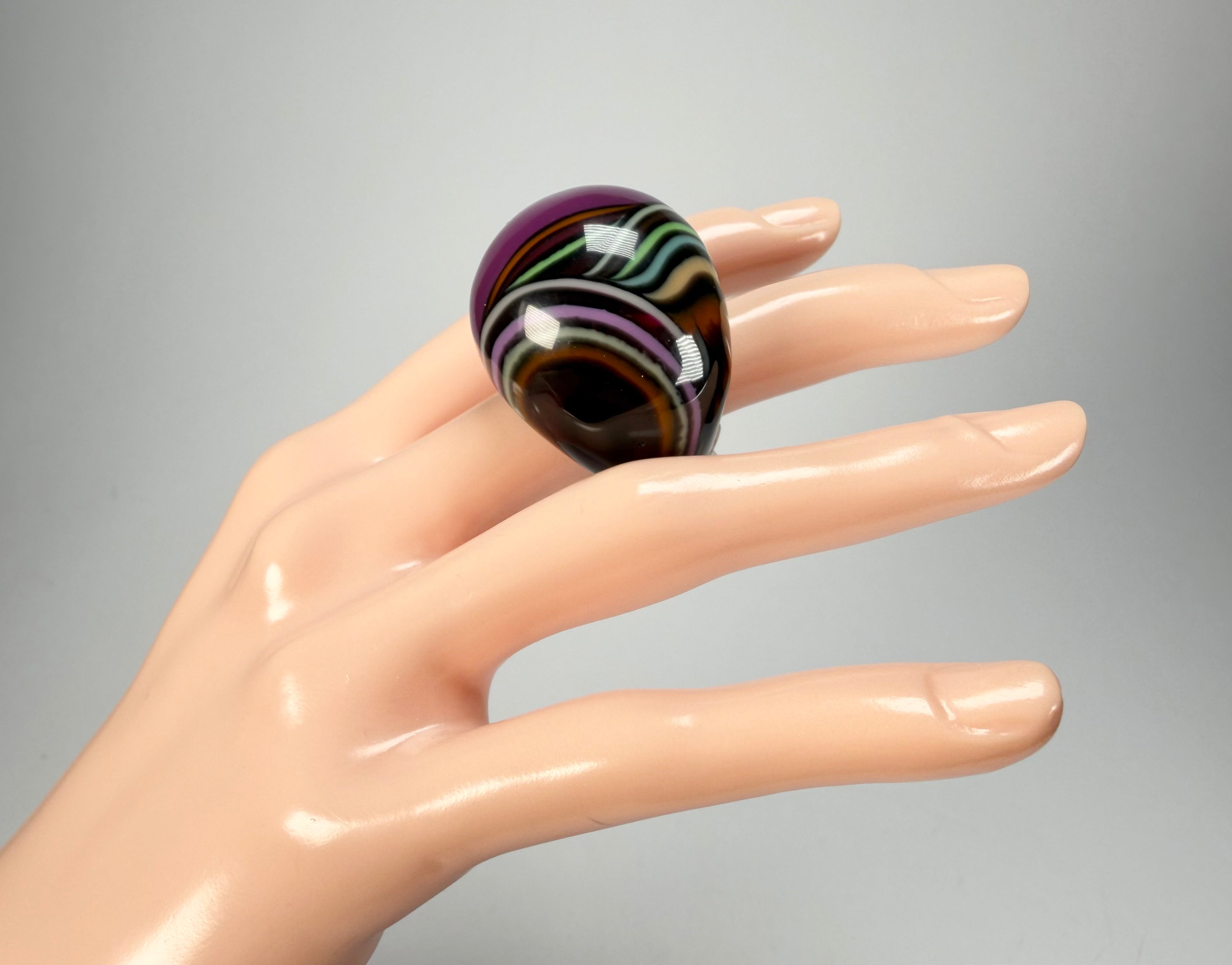 Jackie Brazil "Berlin" Swirls Purple Large Round Resin Ring ( R3195 ) Size UK Q / USA 8