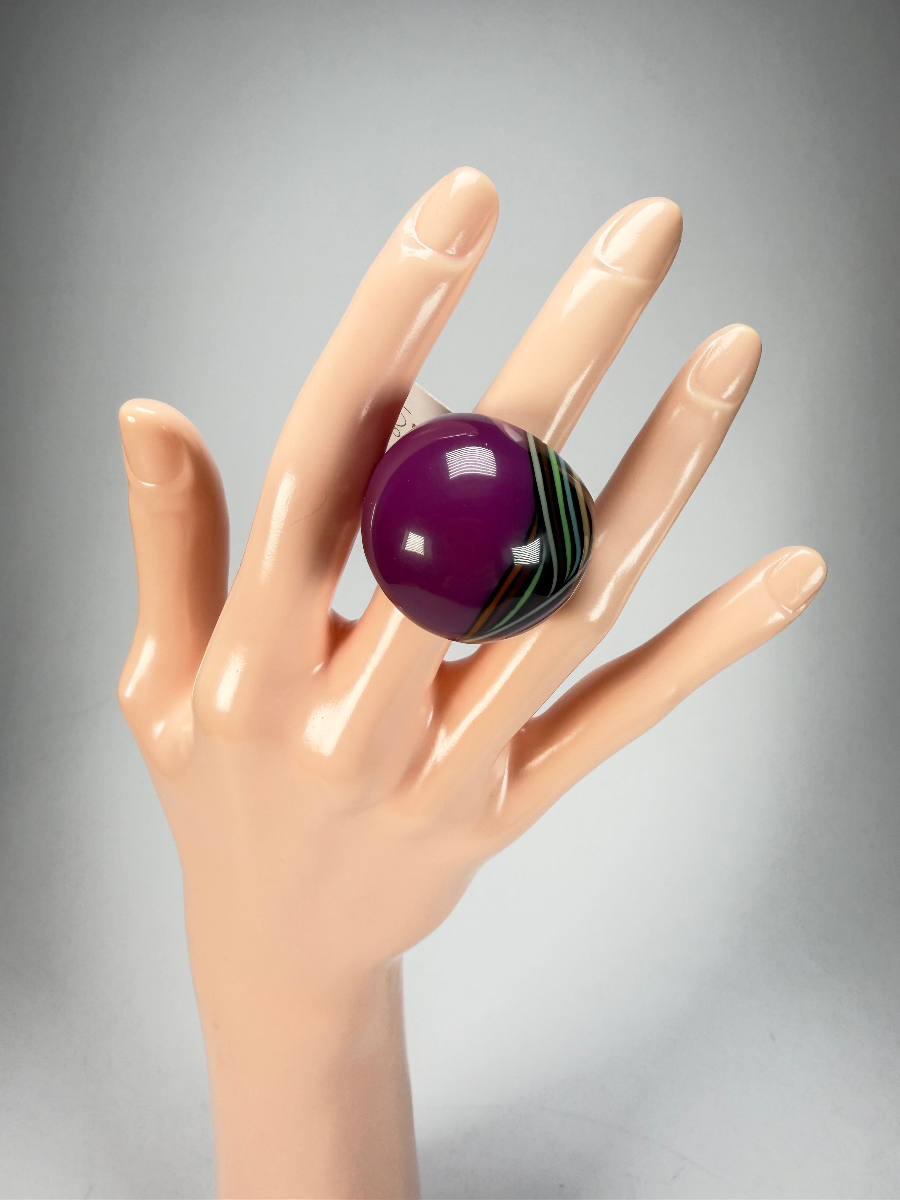 Jackie Brazil "Berlin" Swirls Purple Large Round Resin Ring ( R3195 ) Size UK Q / USA 8