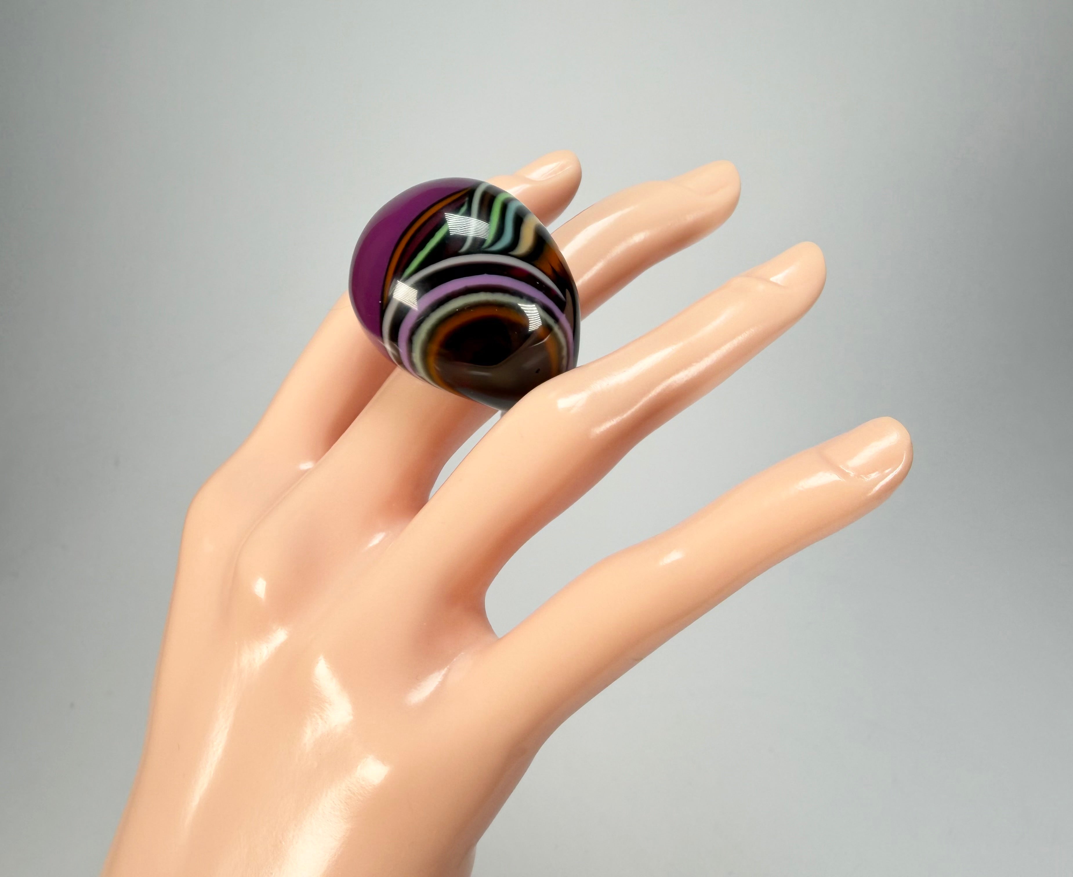 Jackie Brazil "Berlin" Swirls Purple Large Round Resin Ring ( R3195 ) Size UK Q / USA 8