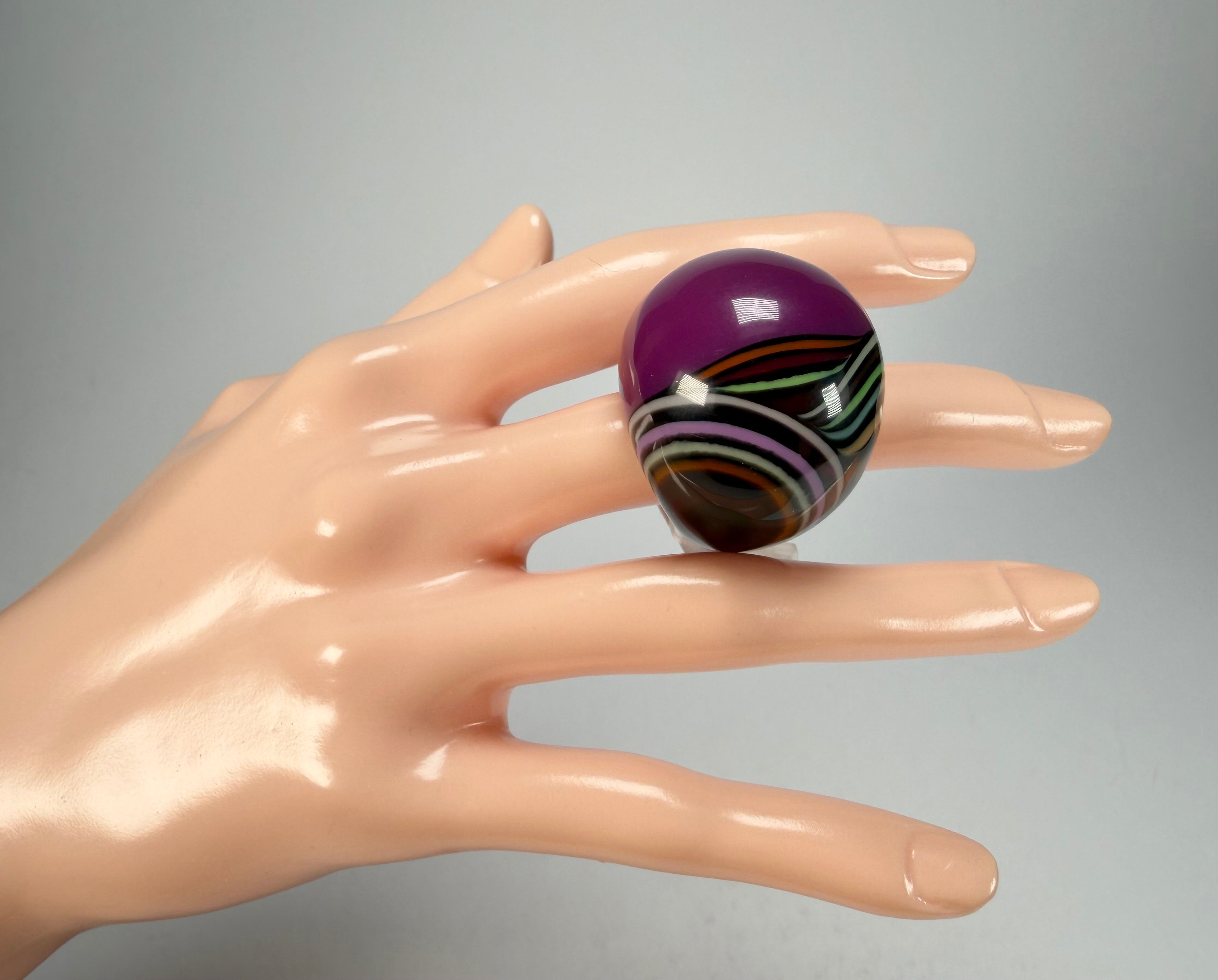 Jackie Brazil "Berlin" Swirls Purple Large Round Resin Ring ( R3195 ) Size UK Q / USA 8
